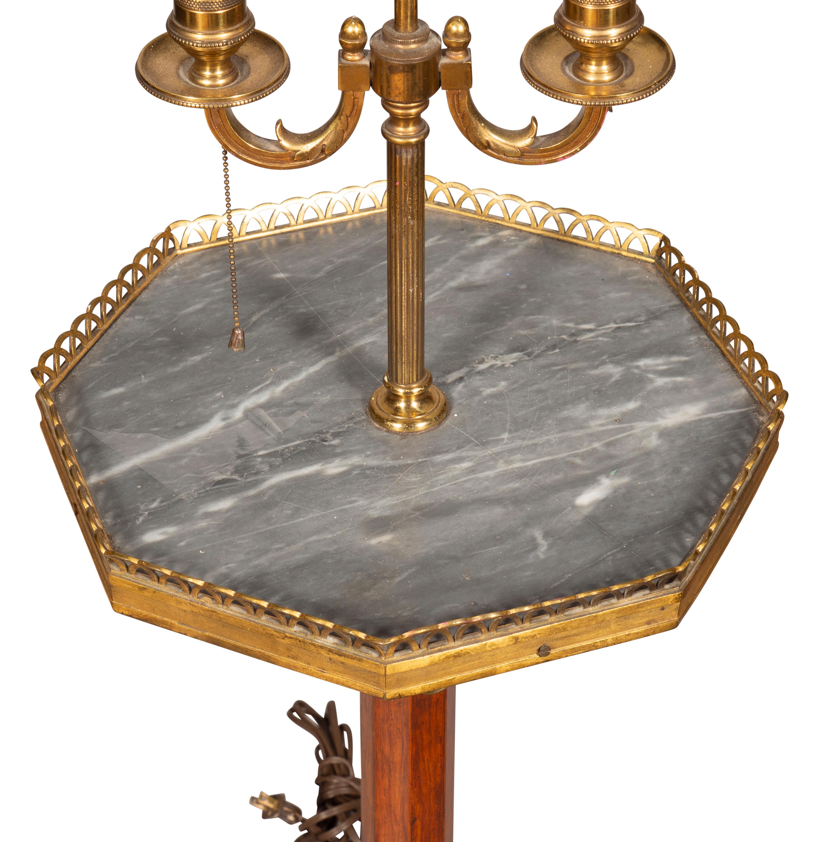 Louis XVI Stil Mahagoni Stehlampe im Zustand „Gut“ im Angebot in Essex, MA