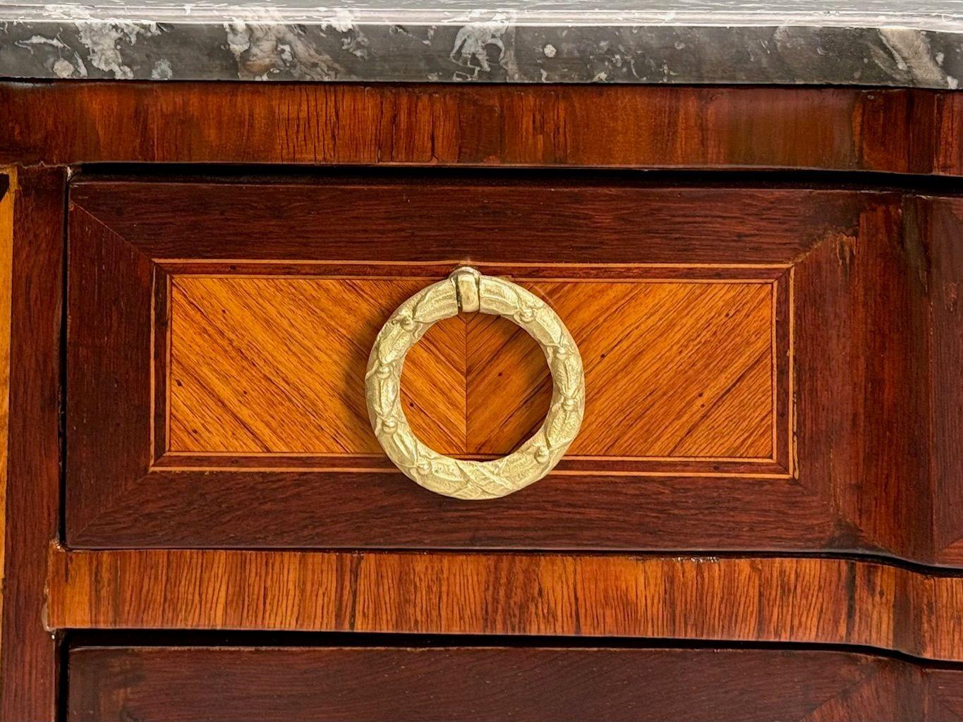 Commode in stile Luigi XVI, mogano, marmo, bronzo, Francia, XIX secolo. in vendita 2