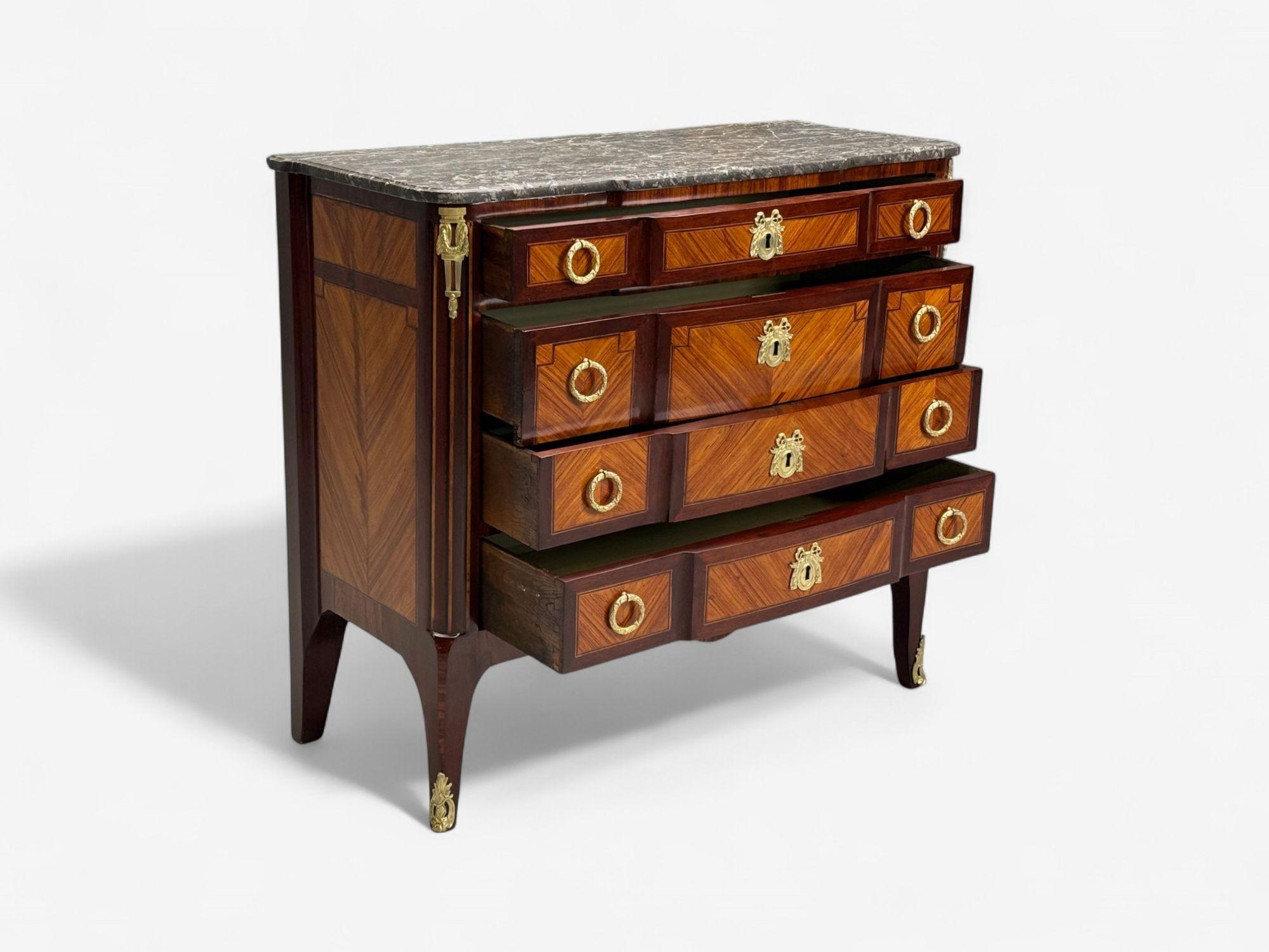Commode in stile Luigi XVI, mogano, marmo, bronzo, Francia, XIX secolo. in vendita 3