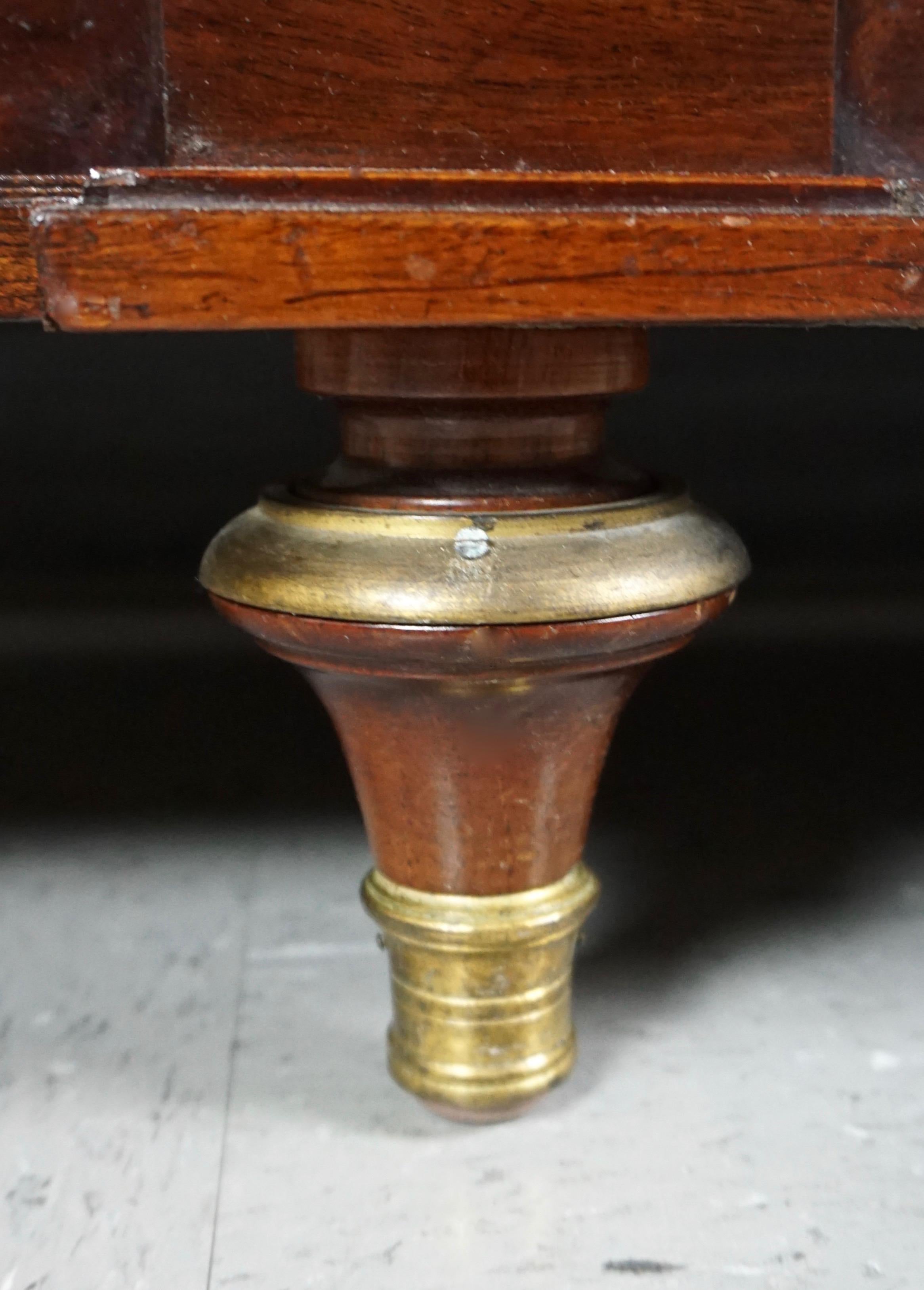 Mahagoni-Porzellan-Einsatzschrank im Stil Louis XVI. mit Marmorplatte 9