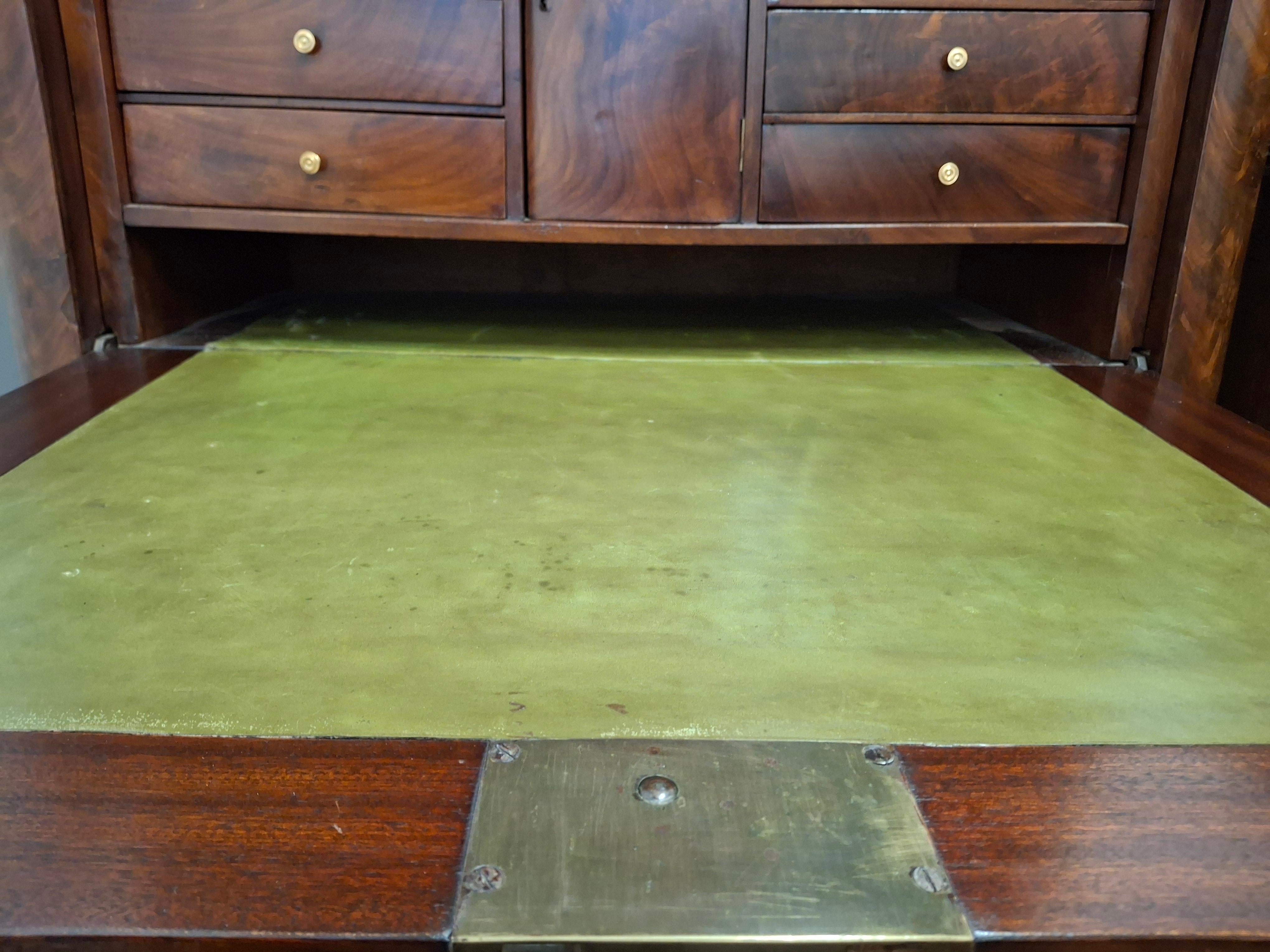 Secretaire Abattant en acajou de style Louis XVI en vente 3