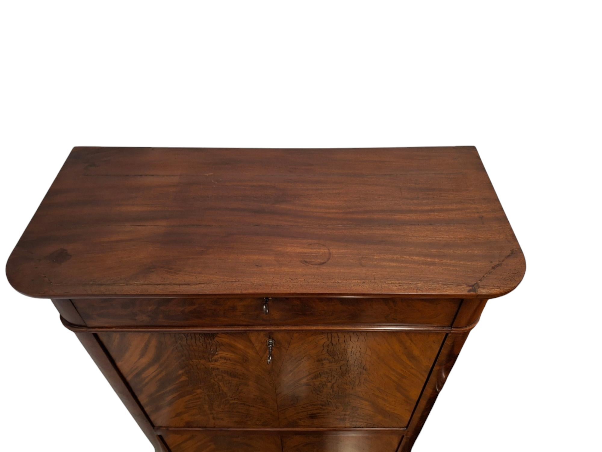Louis XIII Secretaire Abattant en acajou de style Louis XVI en vente