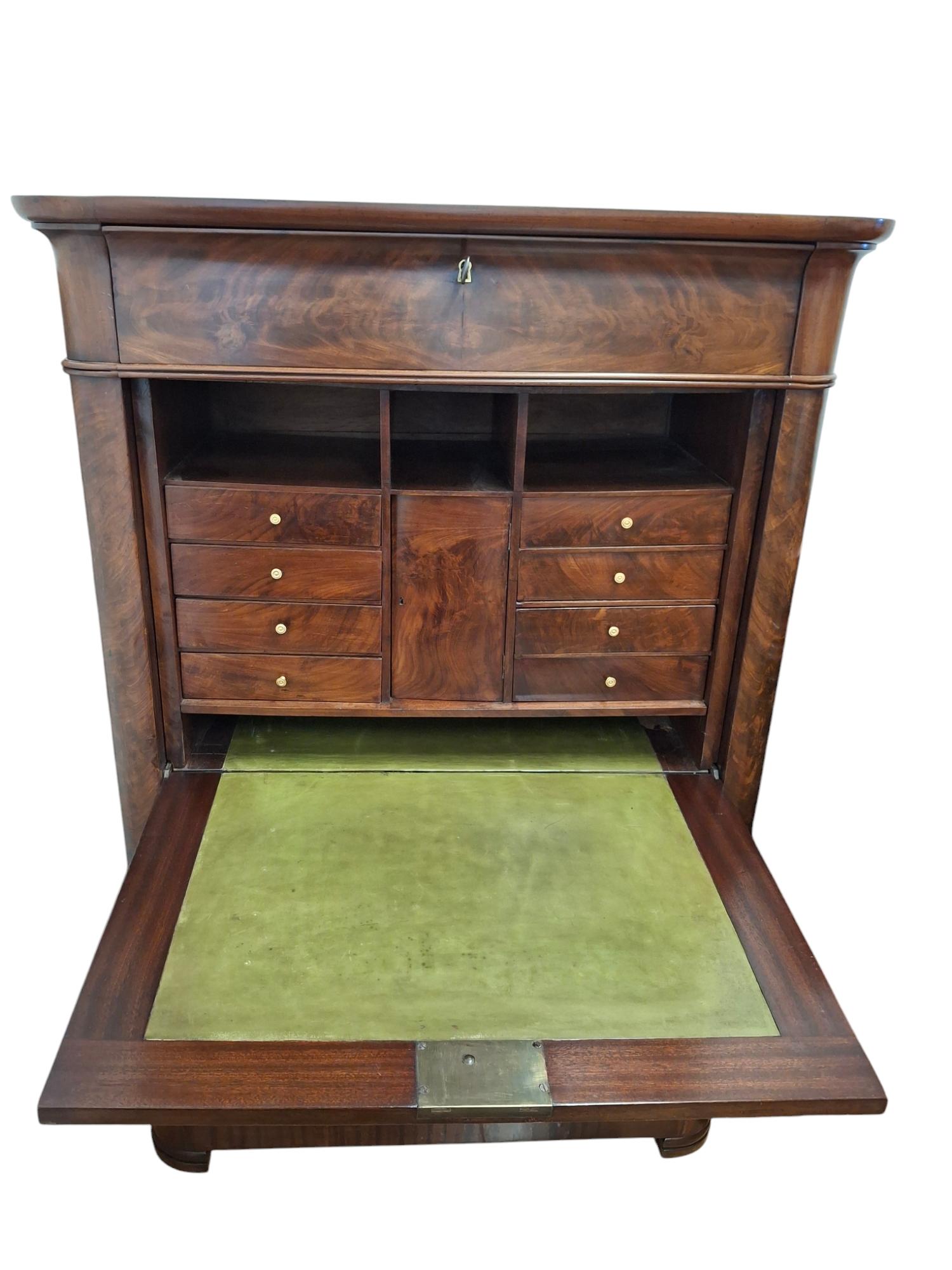 Secretaire Abattant en acajou de style Louis XVI Bon état - En vente à San Francisco, CA