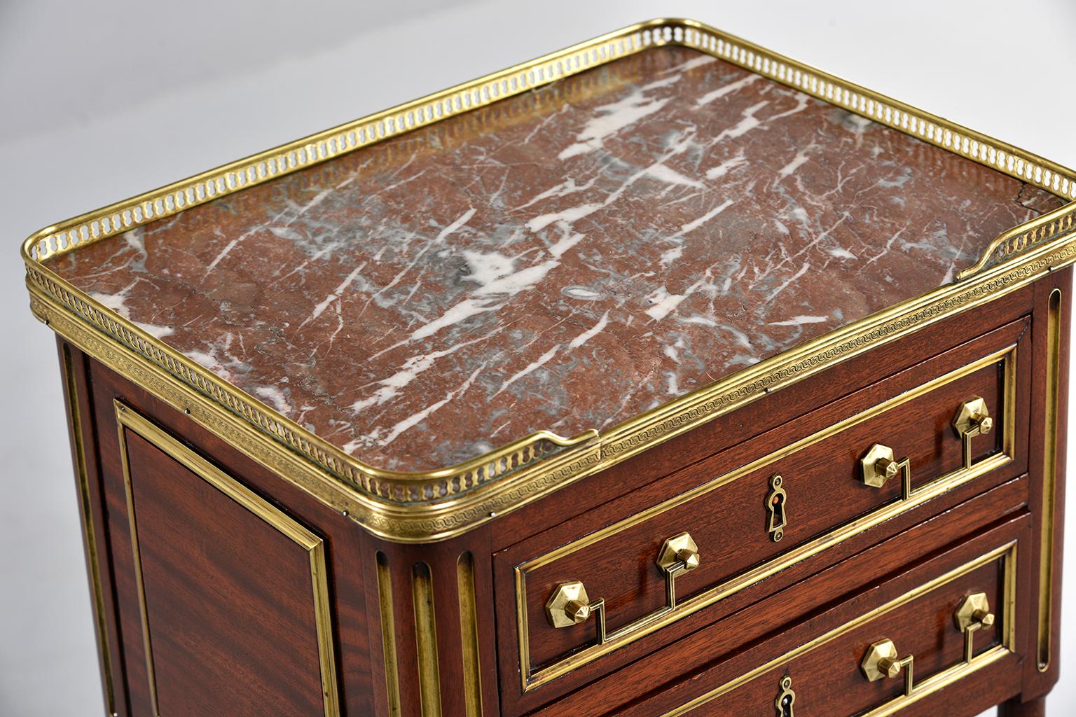 Louis XVI Style Mahogany Side Cabinet with Marble and Brass (19. Jahrhundert)