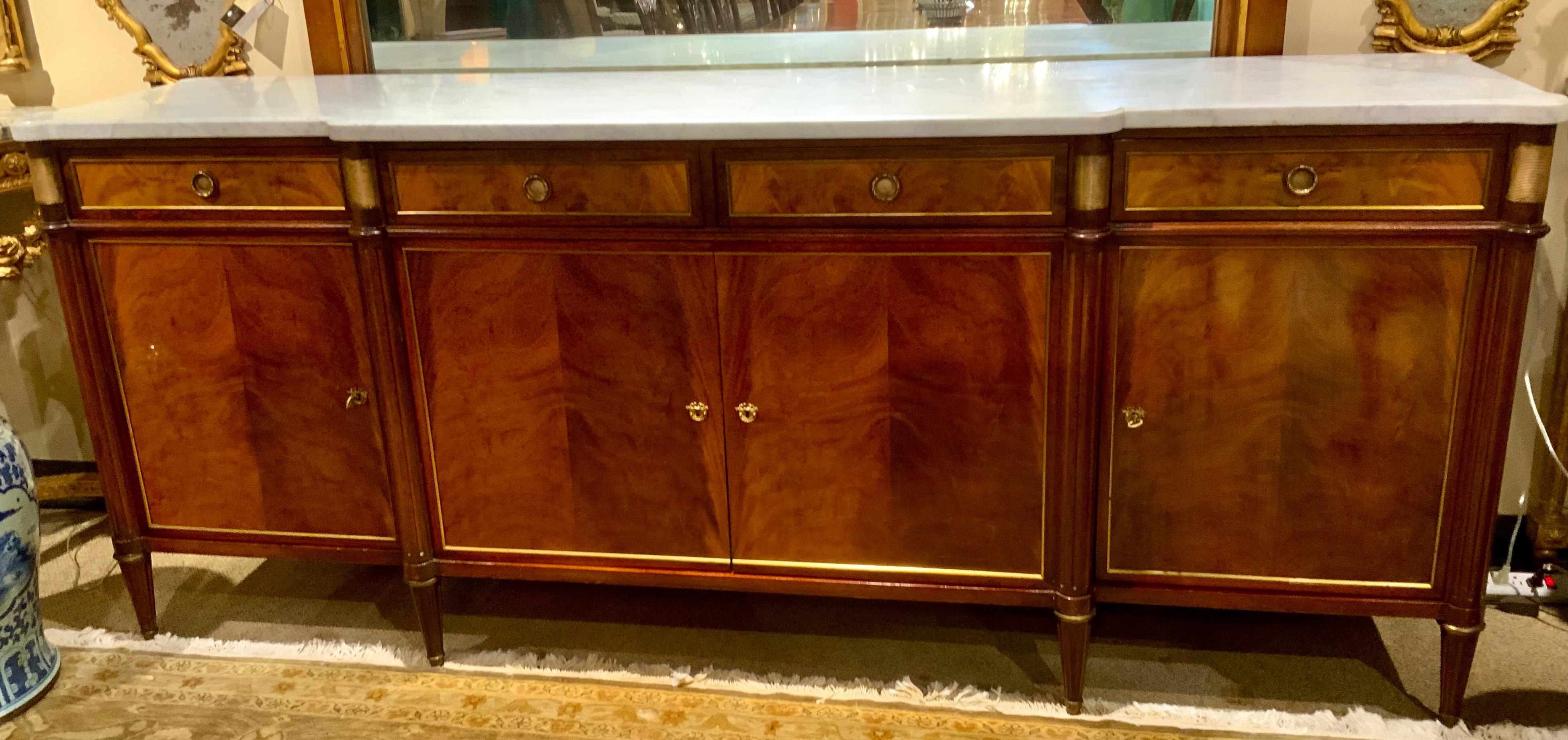 Buffet de style Louis XVI avec plateau en marbre blanc Excellent état - En vente à Houston, TX