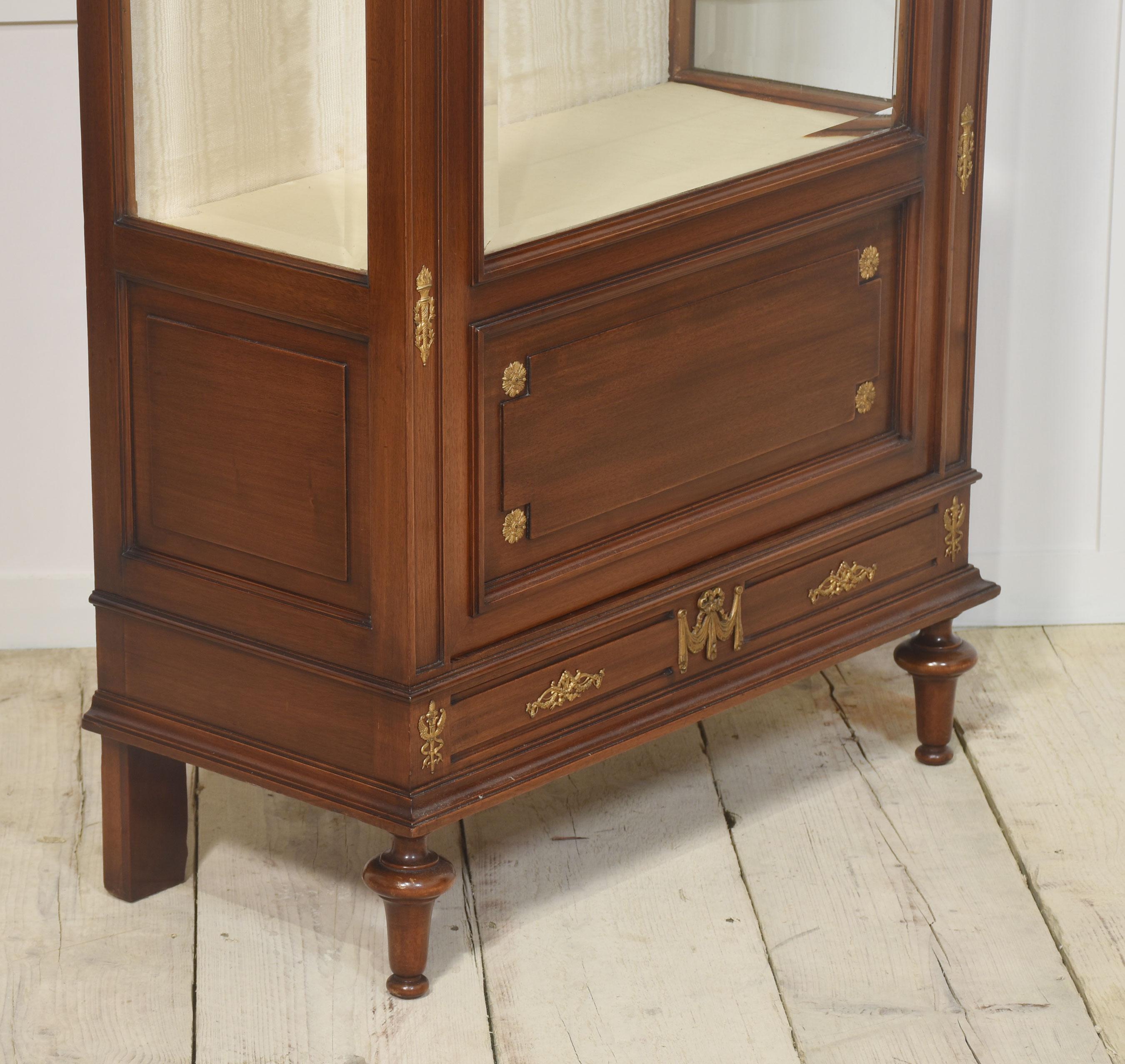Louis XVI style mahogany vitrine display cabinet For Sale 4
