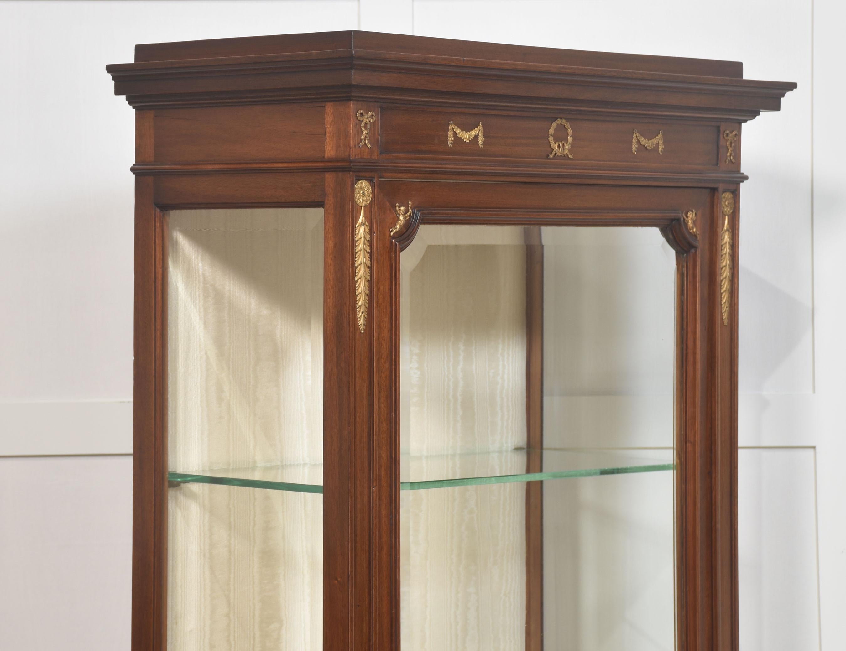 Louis XVI style mahogany vitrine display cabinet For Sale 5