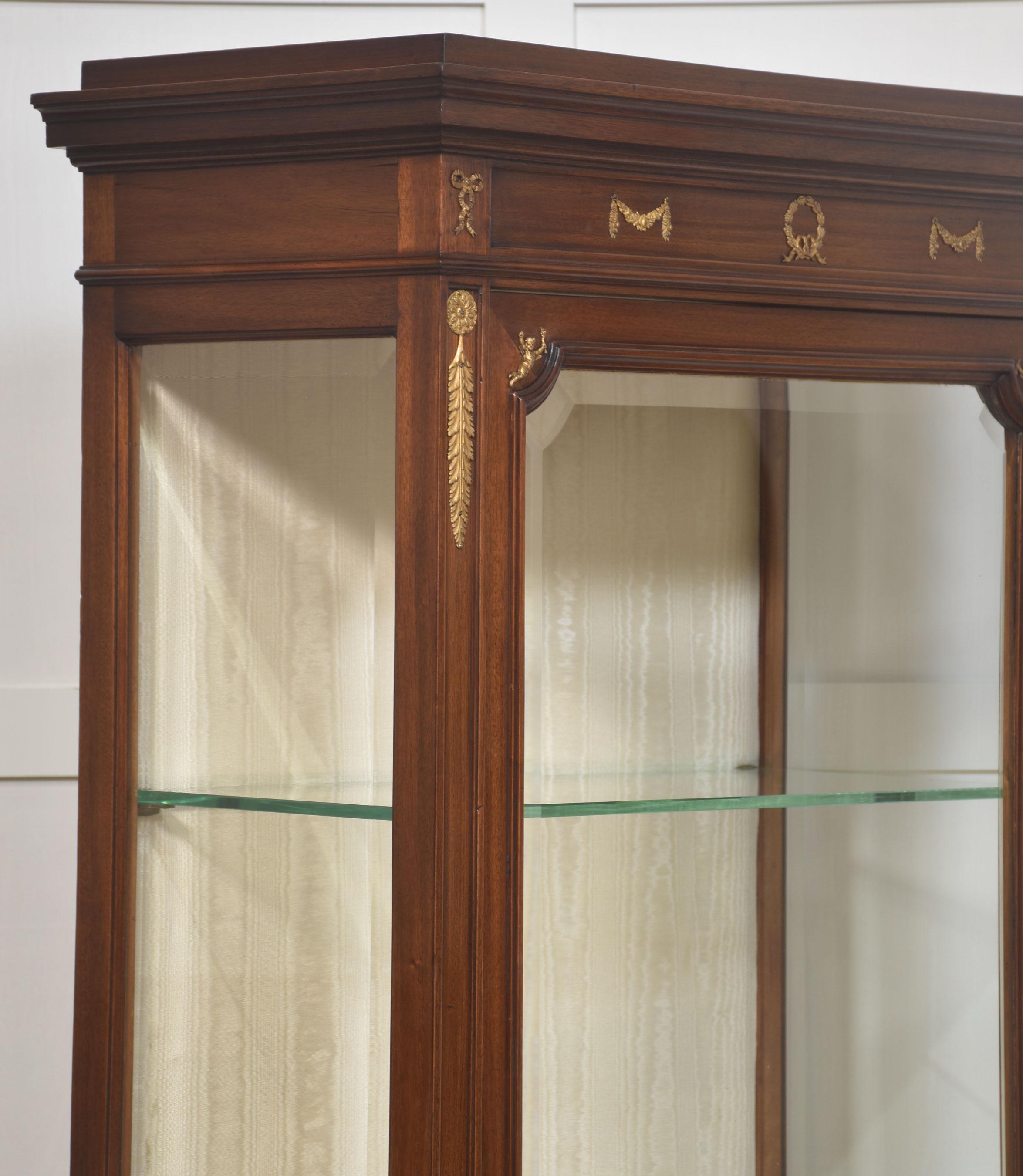 Louis XVI style mahogany vitrine display cabinet For Sale 2