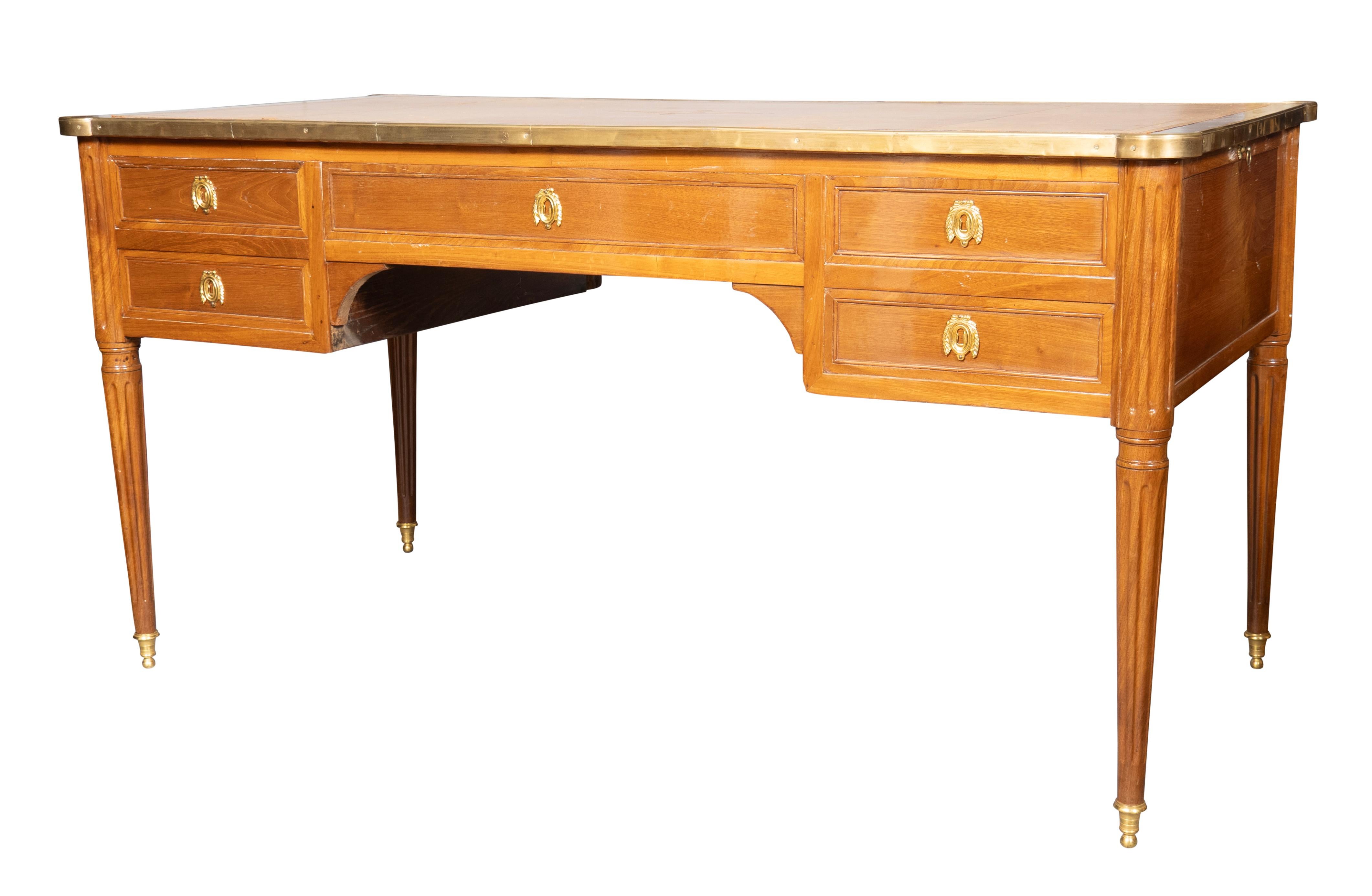Mesa de escritorio de caoba estilo Luis XVI en venta 3