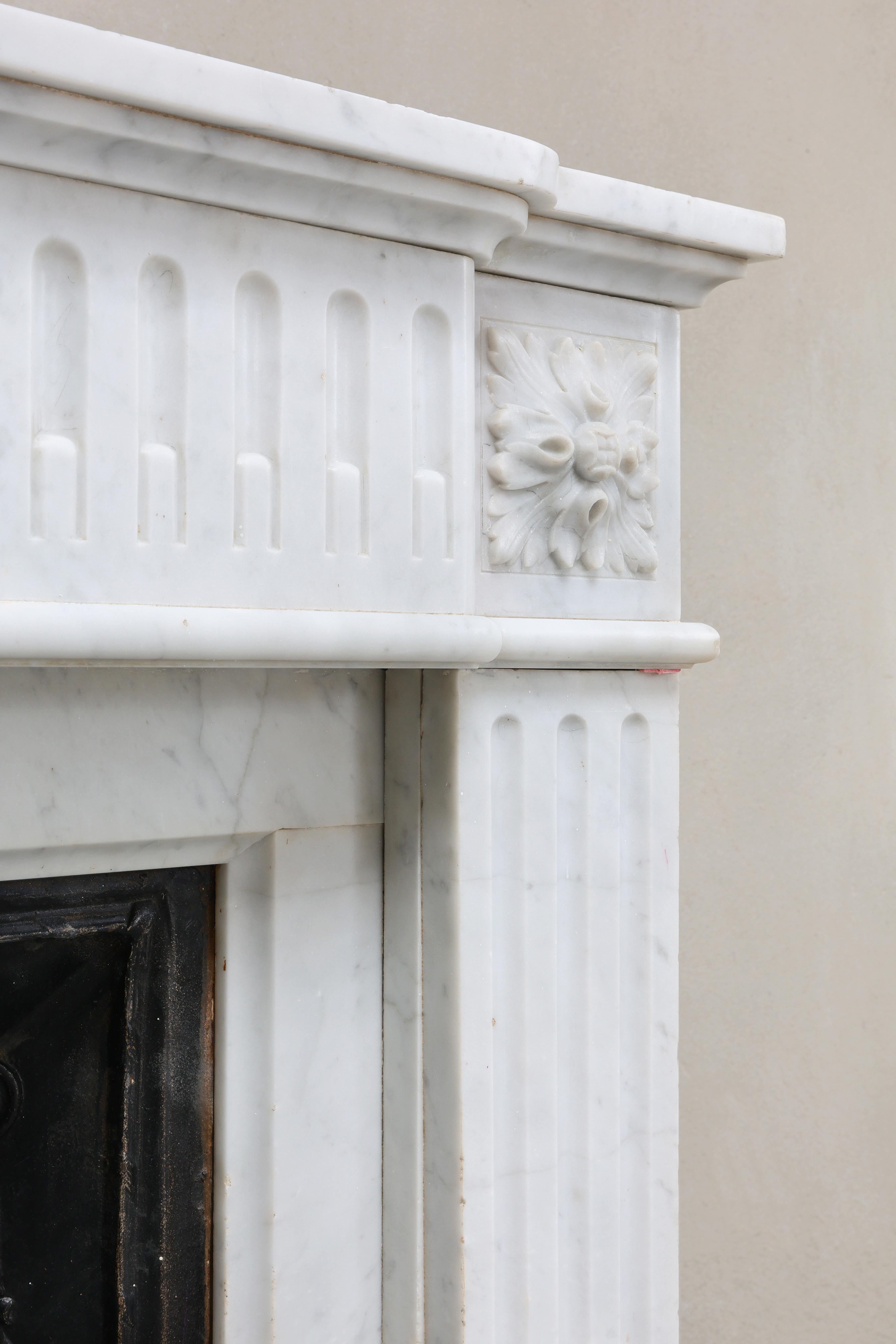 Louis XVI Style Mantle Surround of Carrara Marble In Good Condition In Made, NL