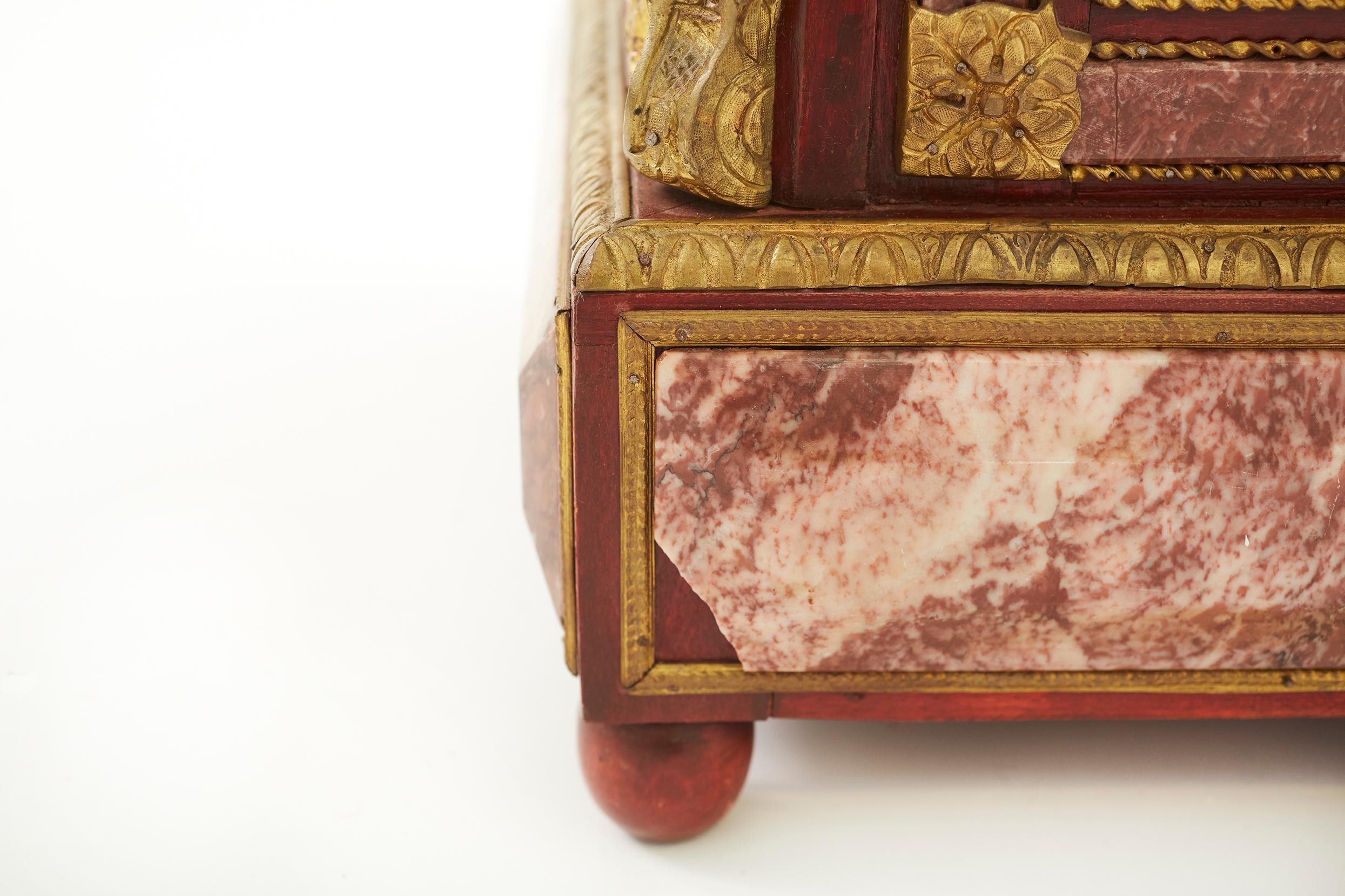 Louis XVI Stil Marmor / Bronze montiert Mahagoni Kabinett im Angebot 3