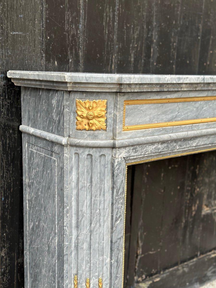 Louis XVI Style Marble Mantel Circa 1880 With Gilded Bronze For Sale 1