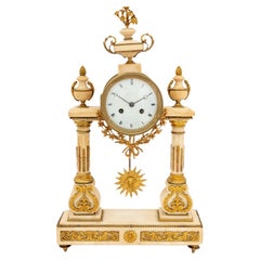 Reloj de sobremesa pórtico de mármol estilo Luis XVI
