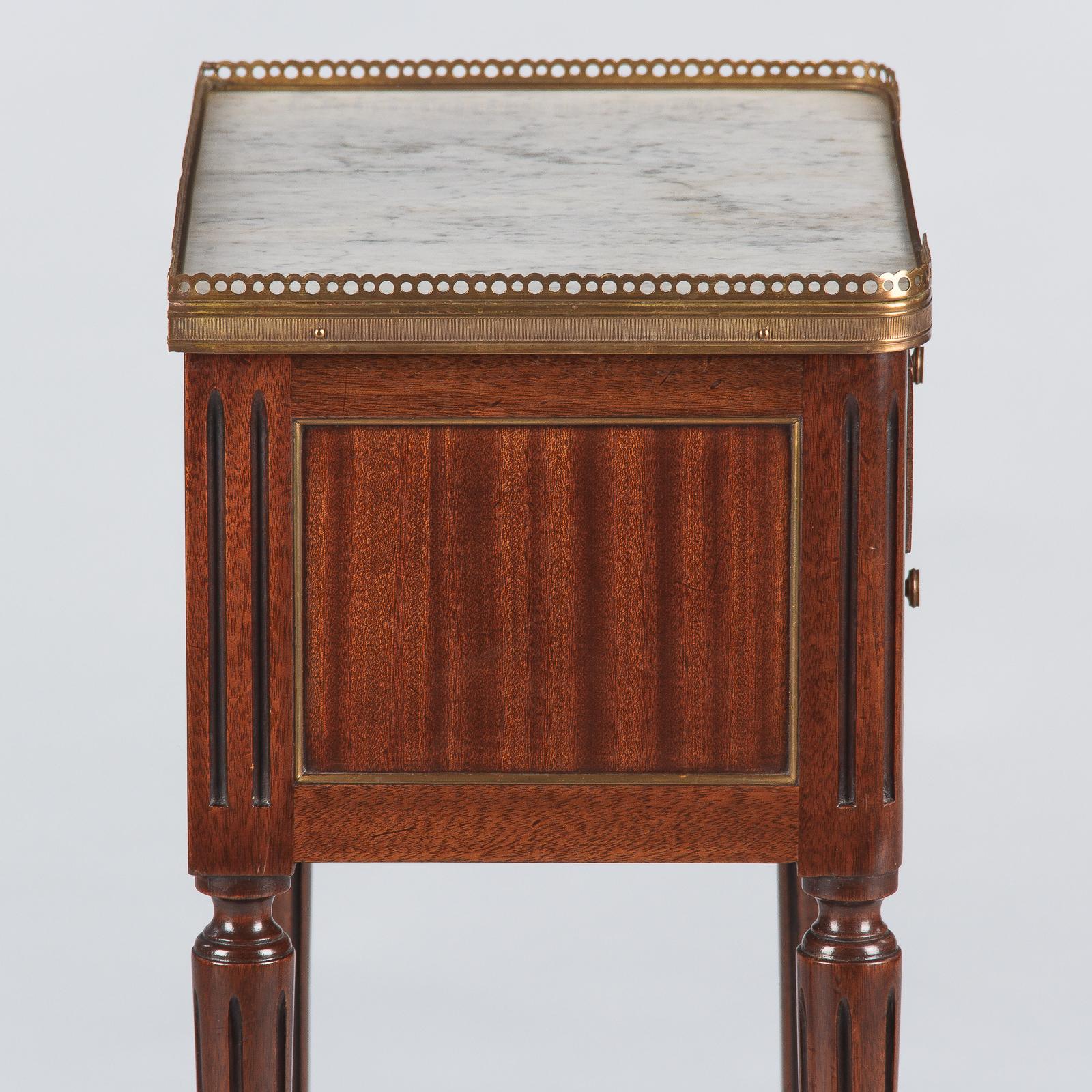 Louis XVI Style Marble-Top Bedside Cabinet, 1920s 8