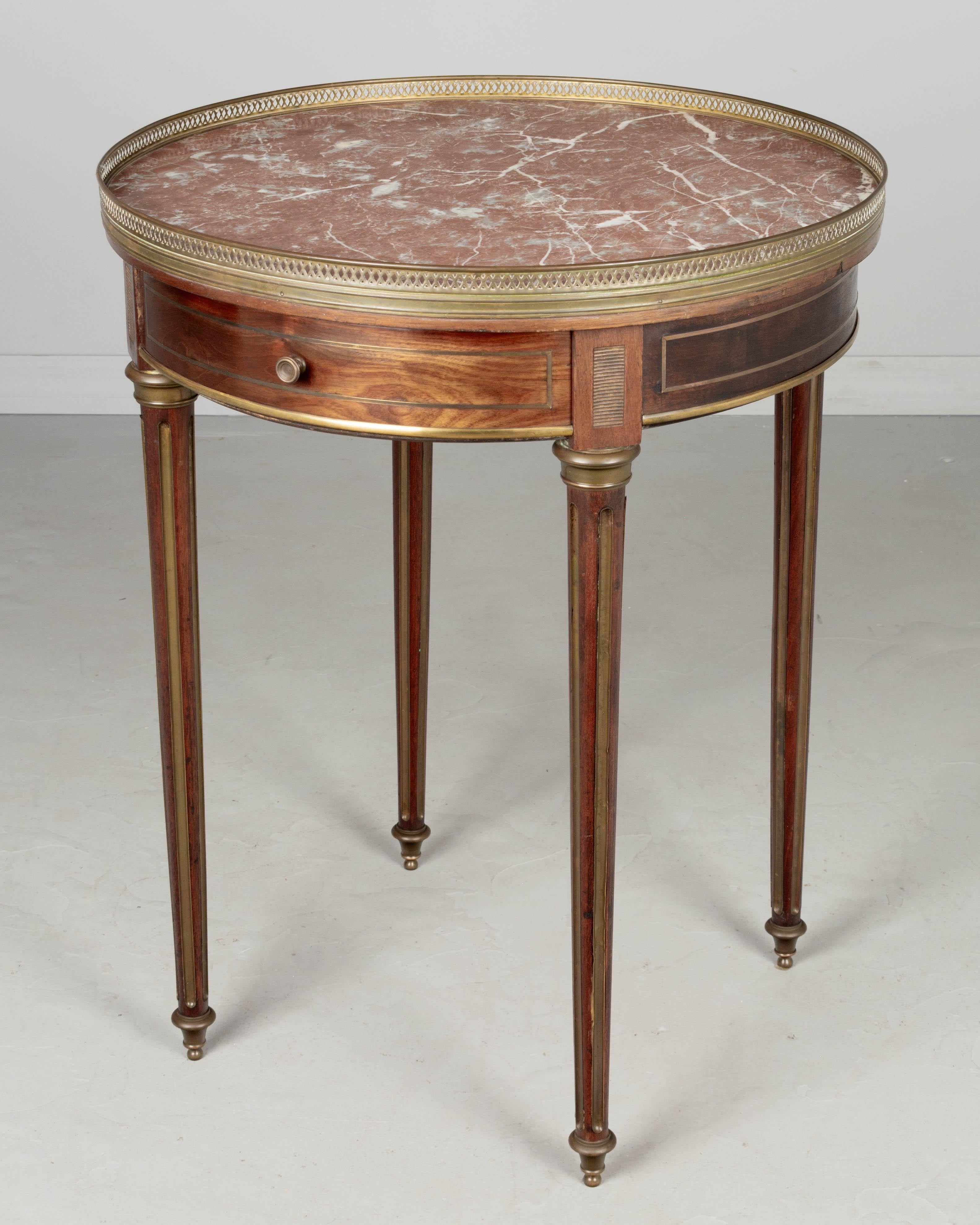 Louis XVI Stil Marmorplatte Bouillotte Tisch (Französisch) im Angebot