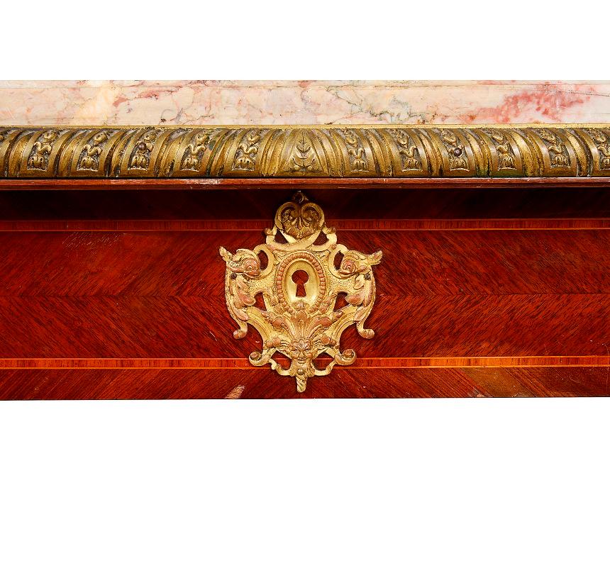 Mitteltisch mit Marmorplatte im Louis-XVI.-Stil, 19. Jahrhundert im Angebot 1
