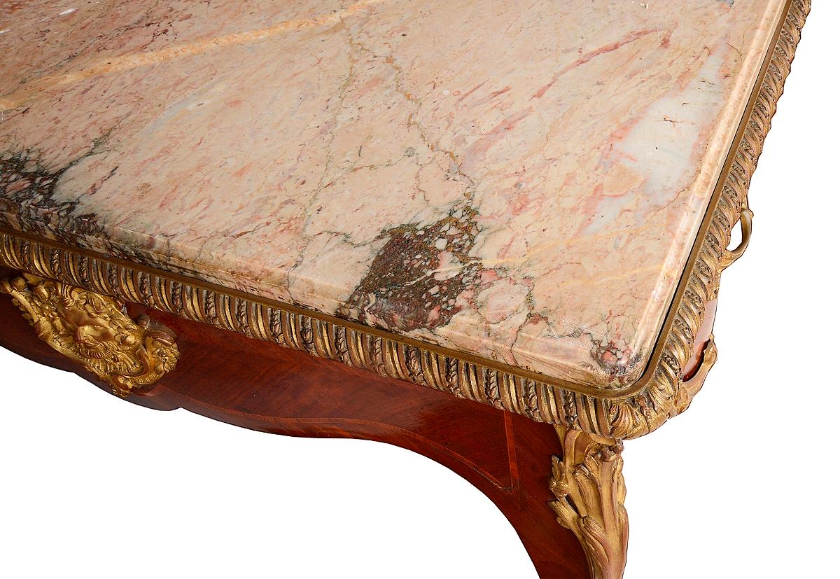 Mitteltisch mit Marmorplatte im Louis-XVI.-Stil, 19. Jahrhundert im Angebot 2
