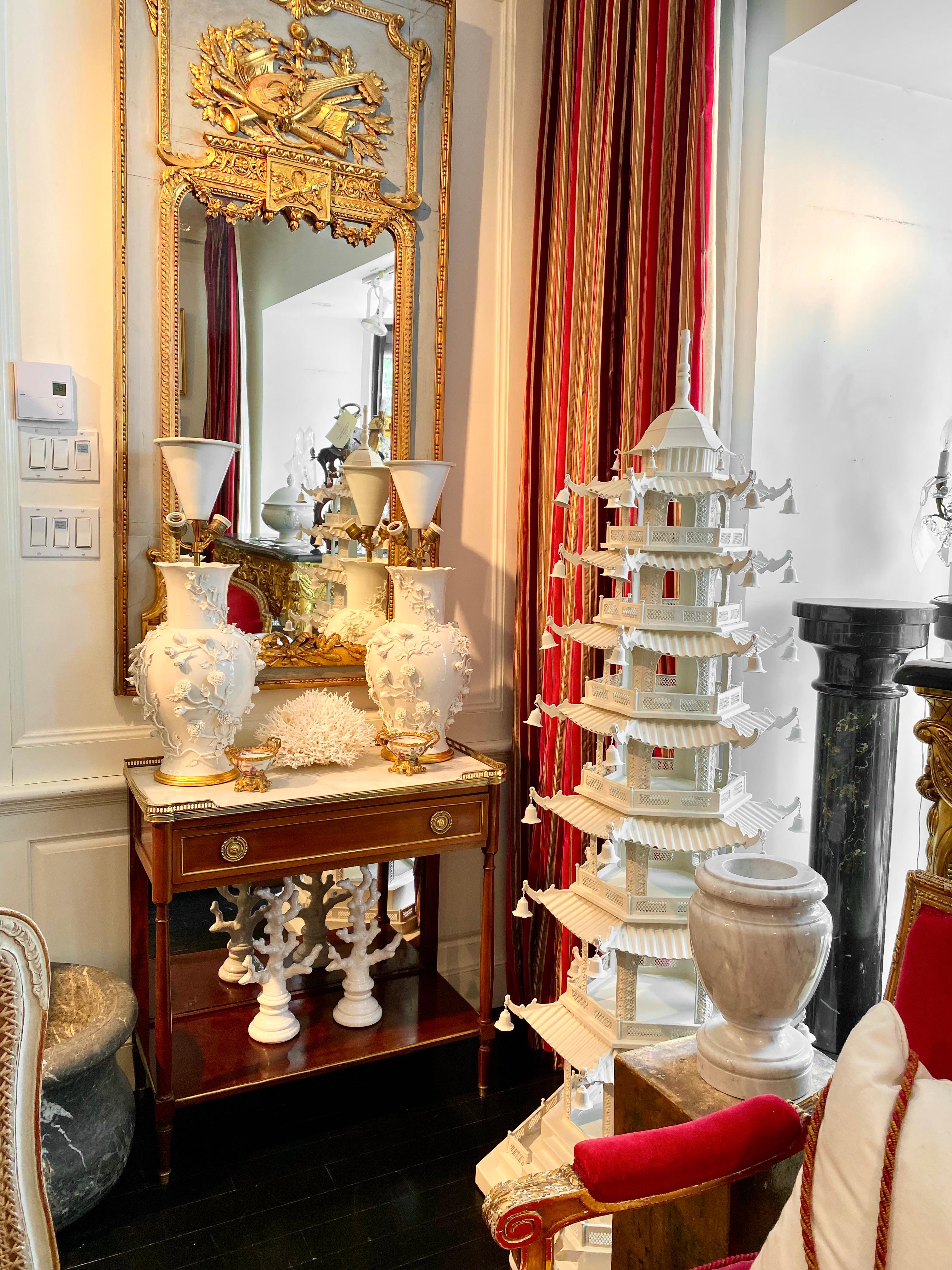 Konsole im Louis XVI-Stil, Marmorplatte, Bronzegalerie, Spiegelrücken im Angebot 5