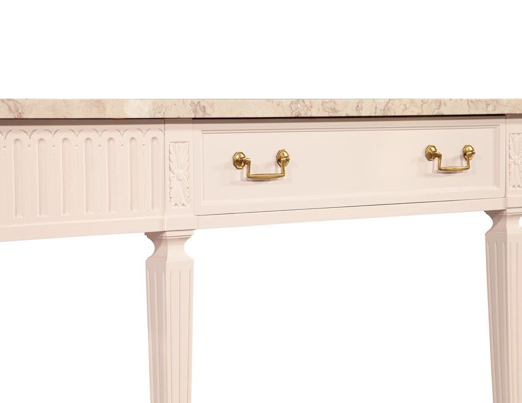 Table console de style Louis XVI à plateau en marbre en vente 4