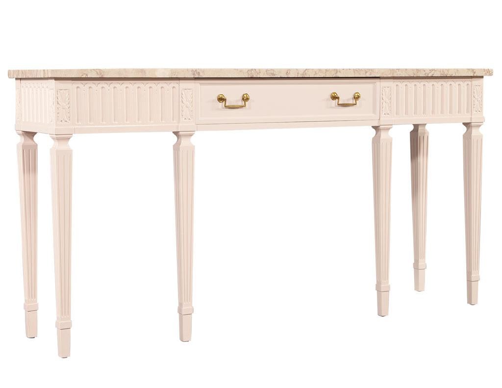 Table console de style Louis XVI à plateau en marbre en vente 2