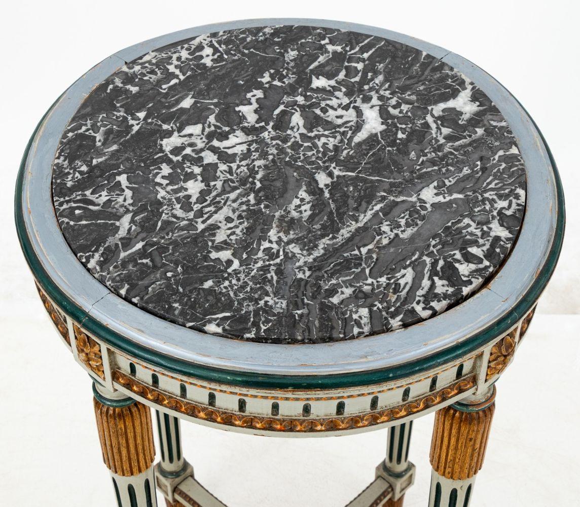 Louis XVI-Stil Marmorplatte vergoldet und blau lackiertem Holz Lampentisch, auf vier kannelierte konische Beine. 29