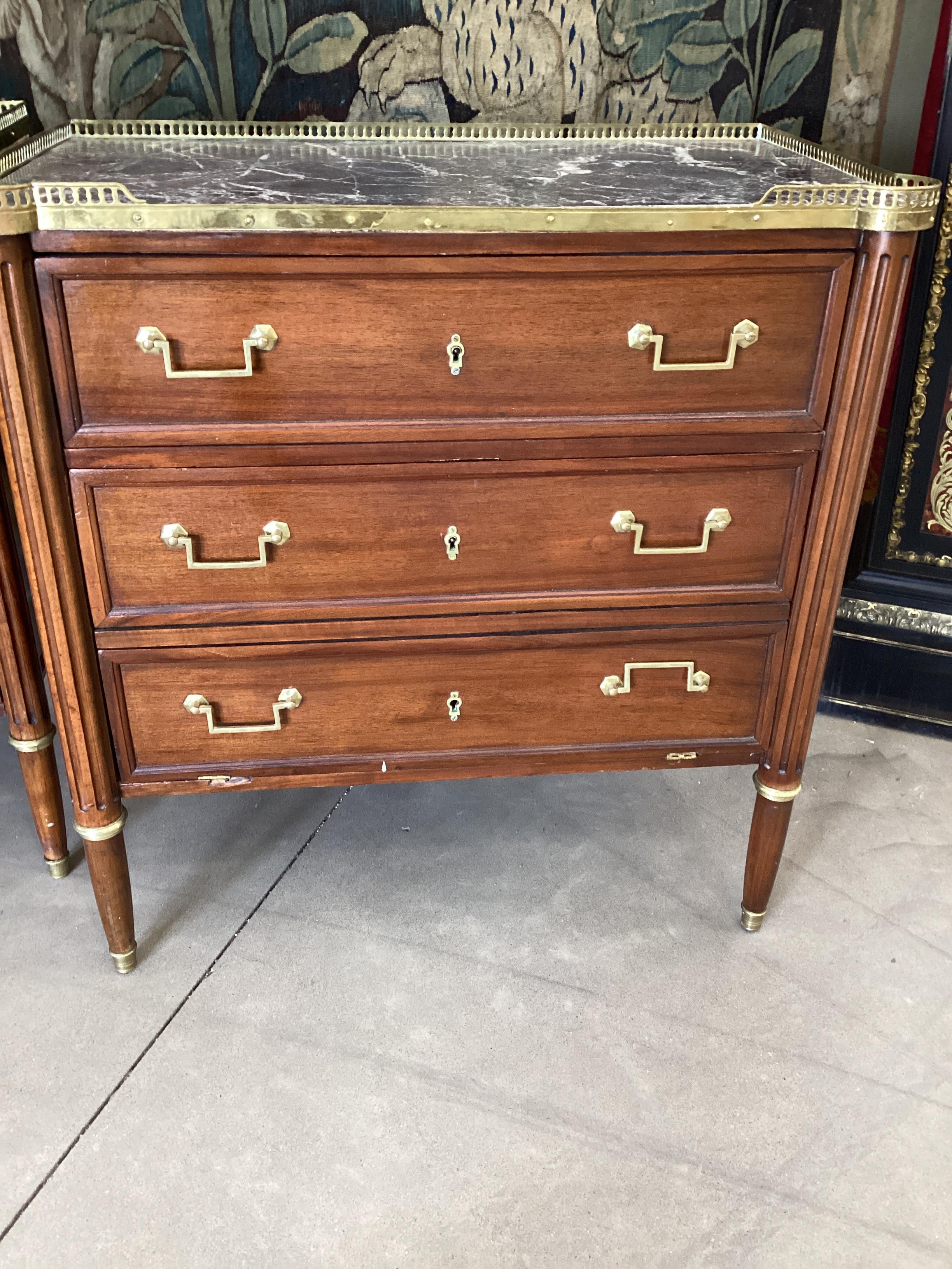 Louis XVI Style Marble Top Mahogany Chest by Mercier Frères, circa 1900 For Sale 7