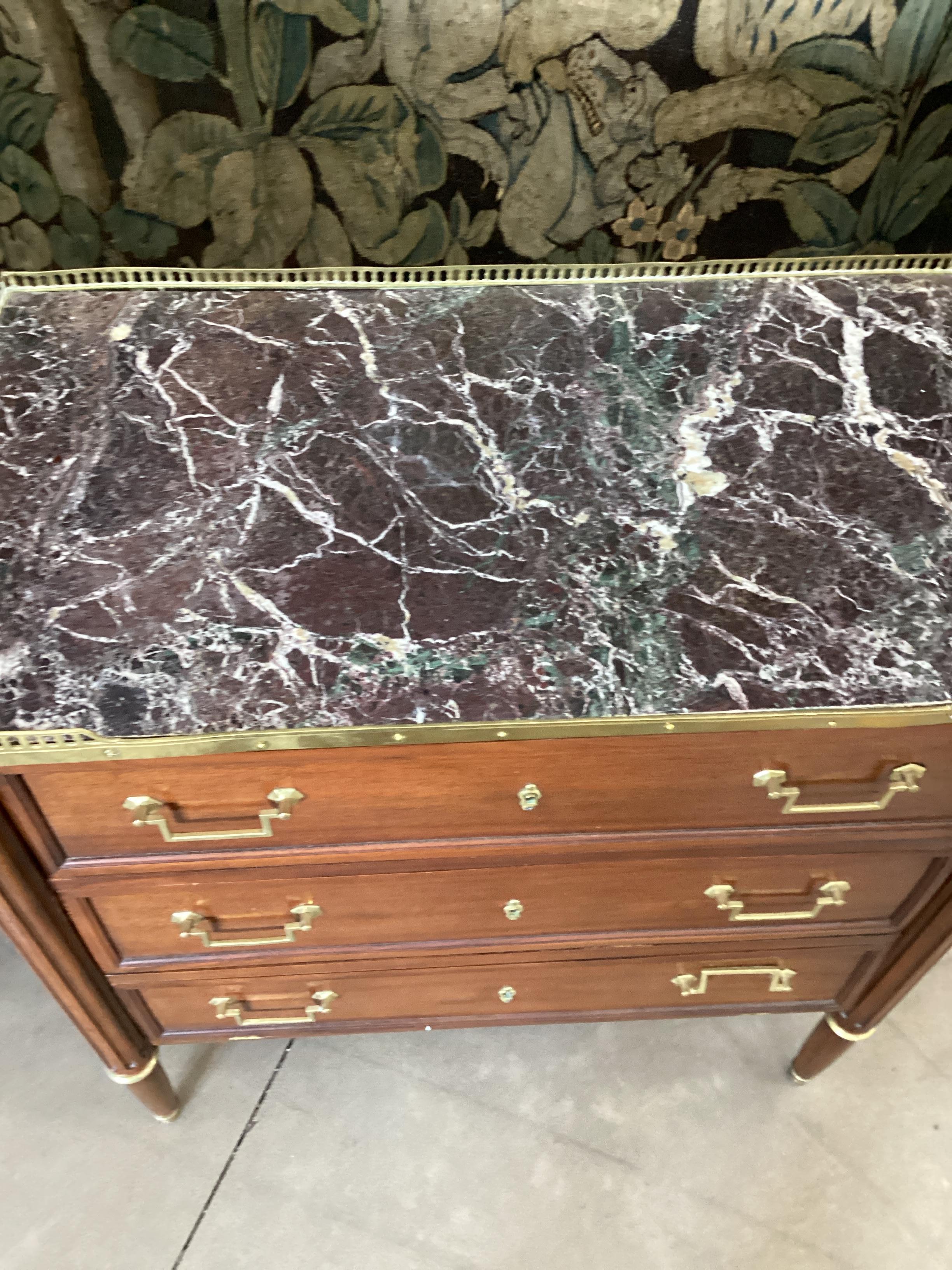 Louis XVI Style Marble Top Mahogany Chest by Mercier Frères, circa 1900 For Sale 8