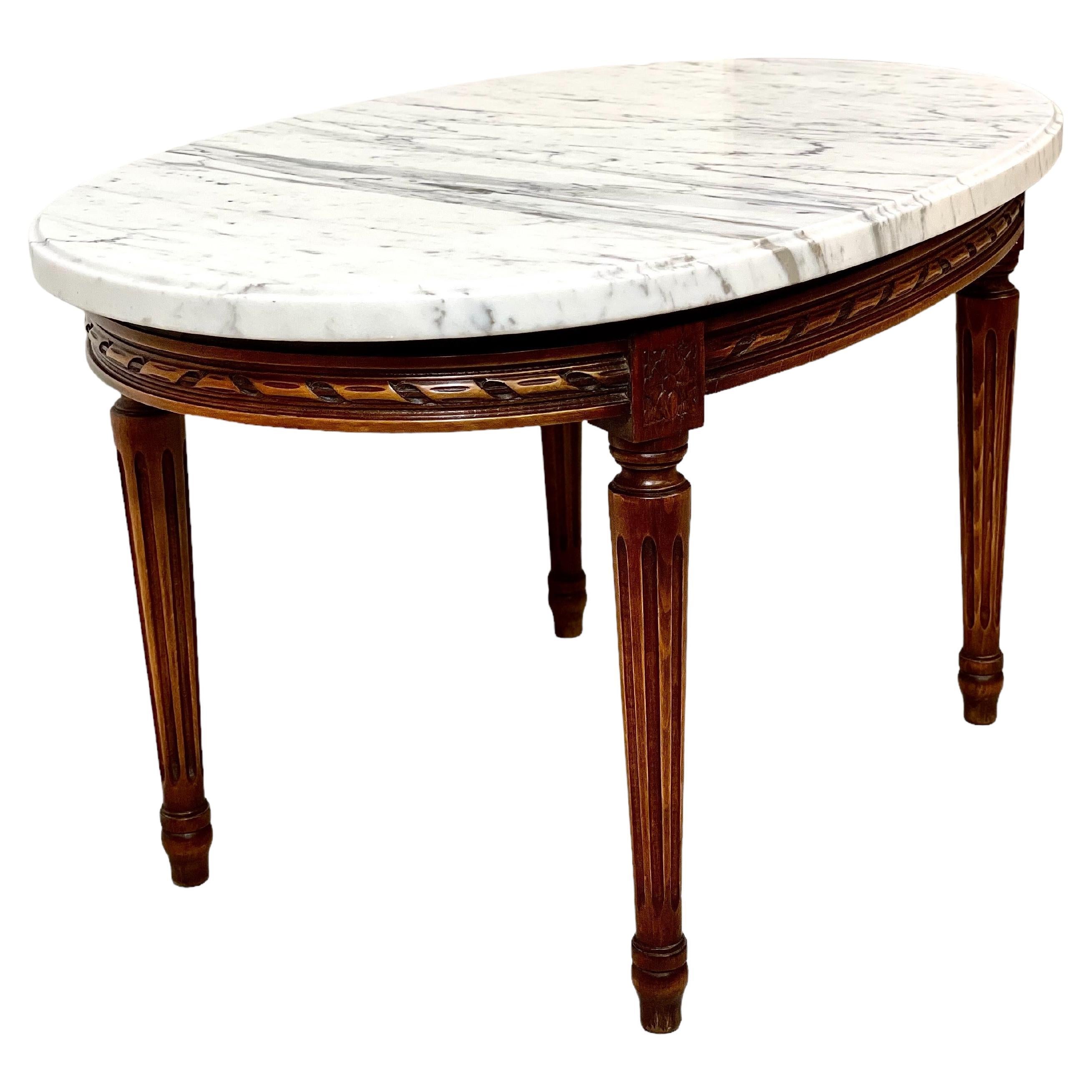 Table basse ovale de style Louis XVI surmontée de marbre en vente