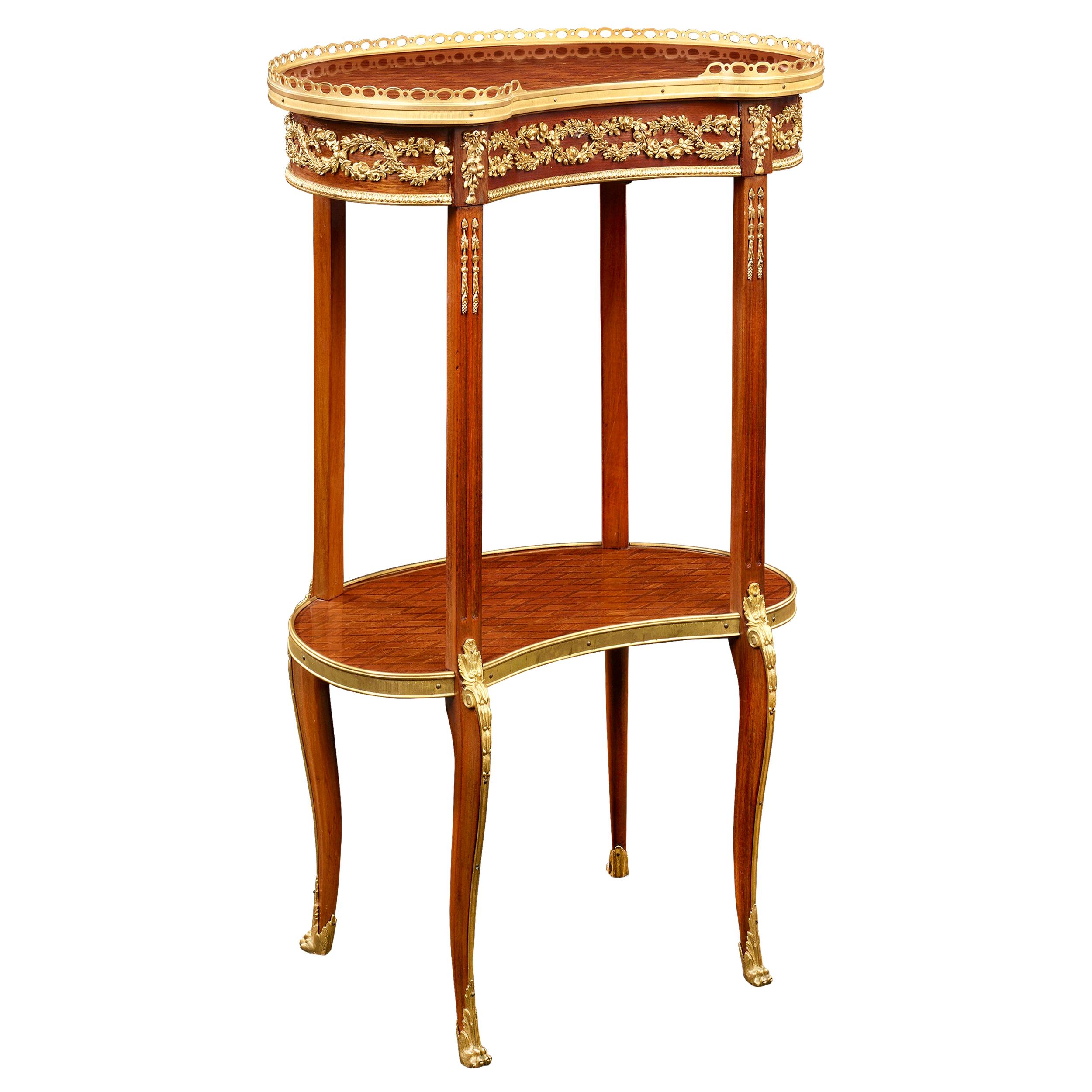 Table d'appoint en marqueterie de style Louis XVI