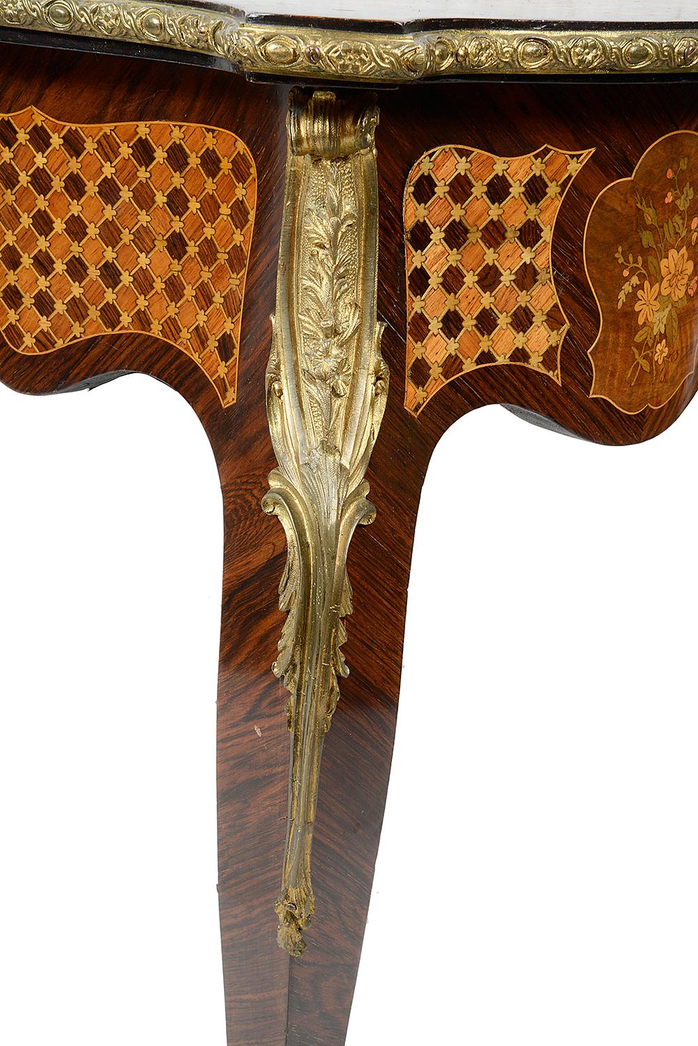 Mesa auxiliar o de trabajo de marquetería estilo Luis XVI, hacia 1890 en venta 1
