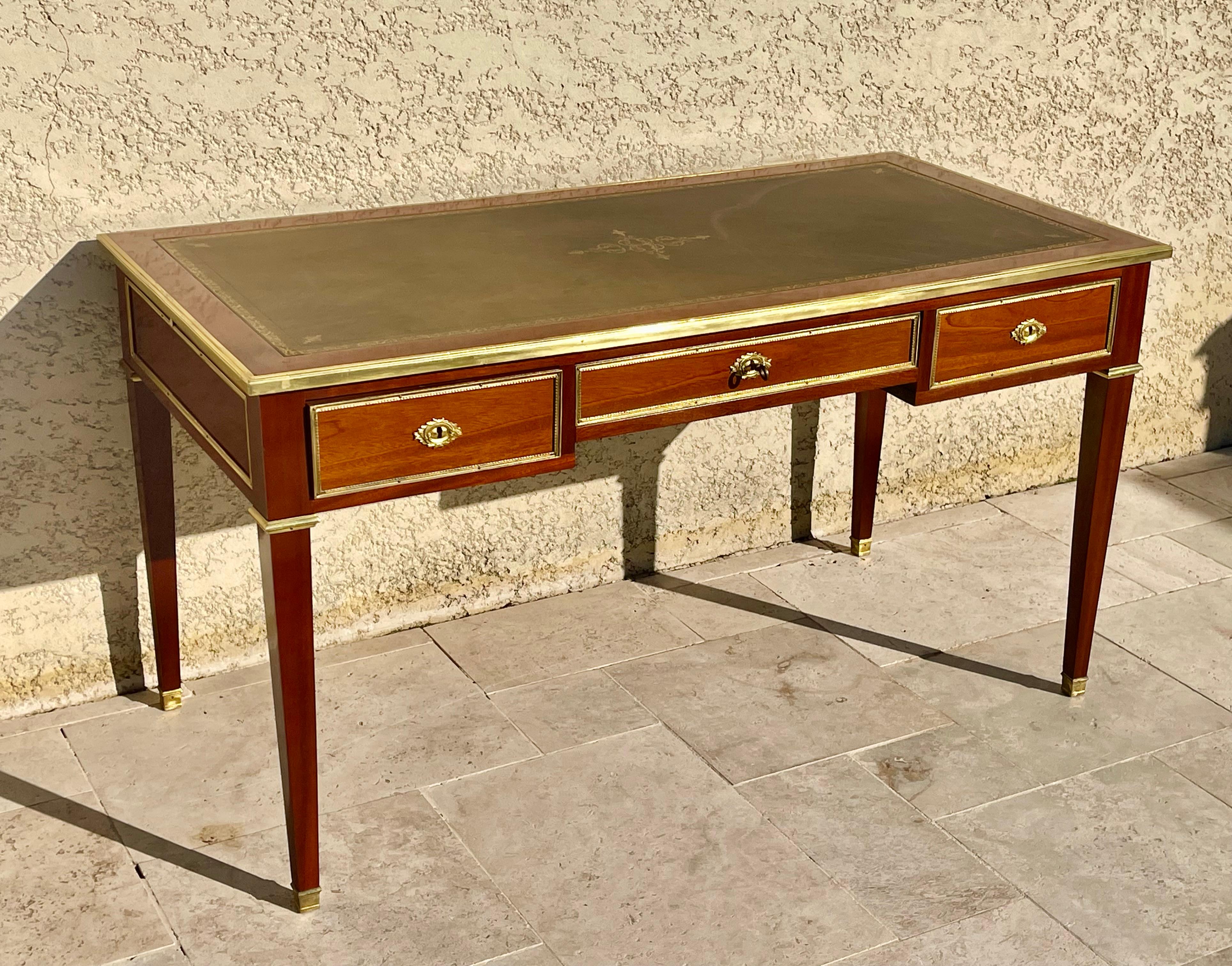 Francese Louis XVI Style Middle Flat Desk in vendita