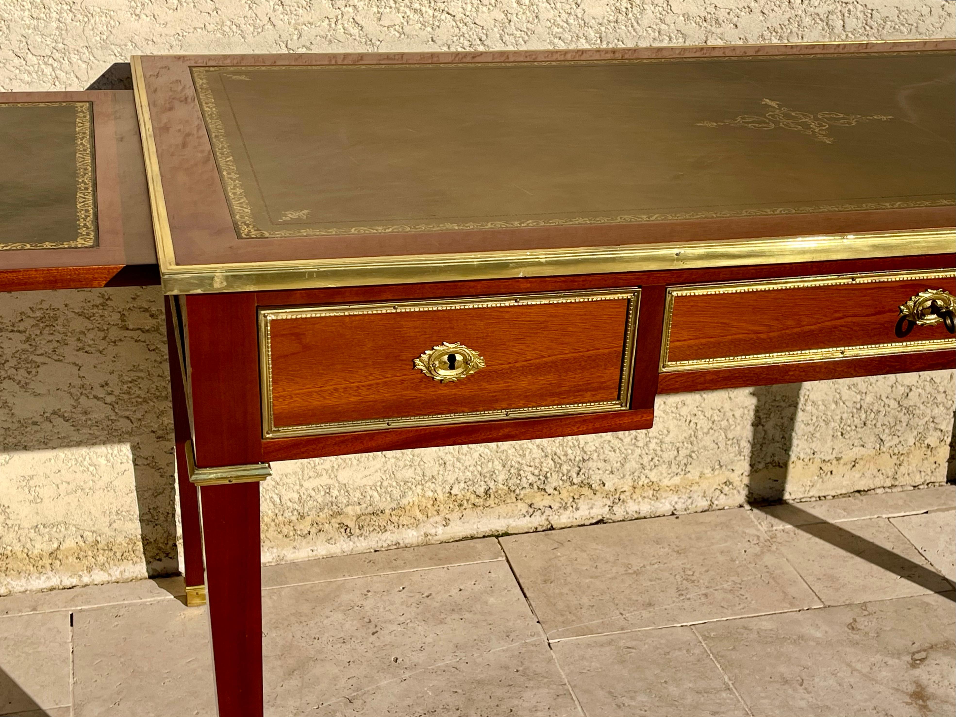 Bronzo Louis XVI Style Middle Flat Desk in vendita
