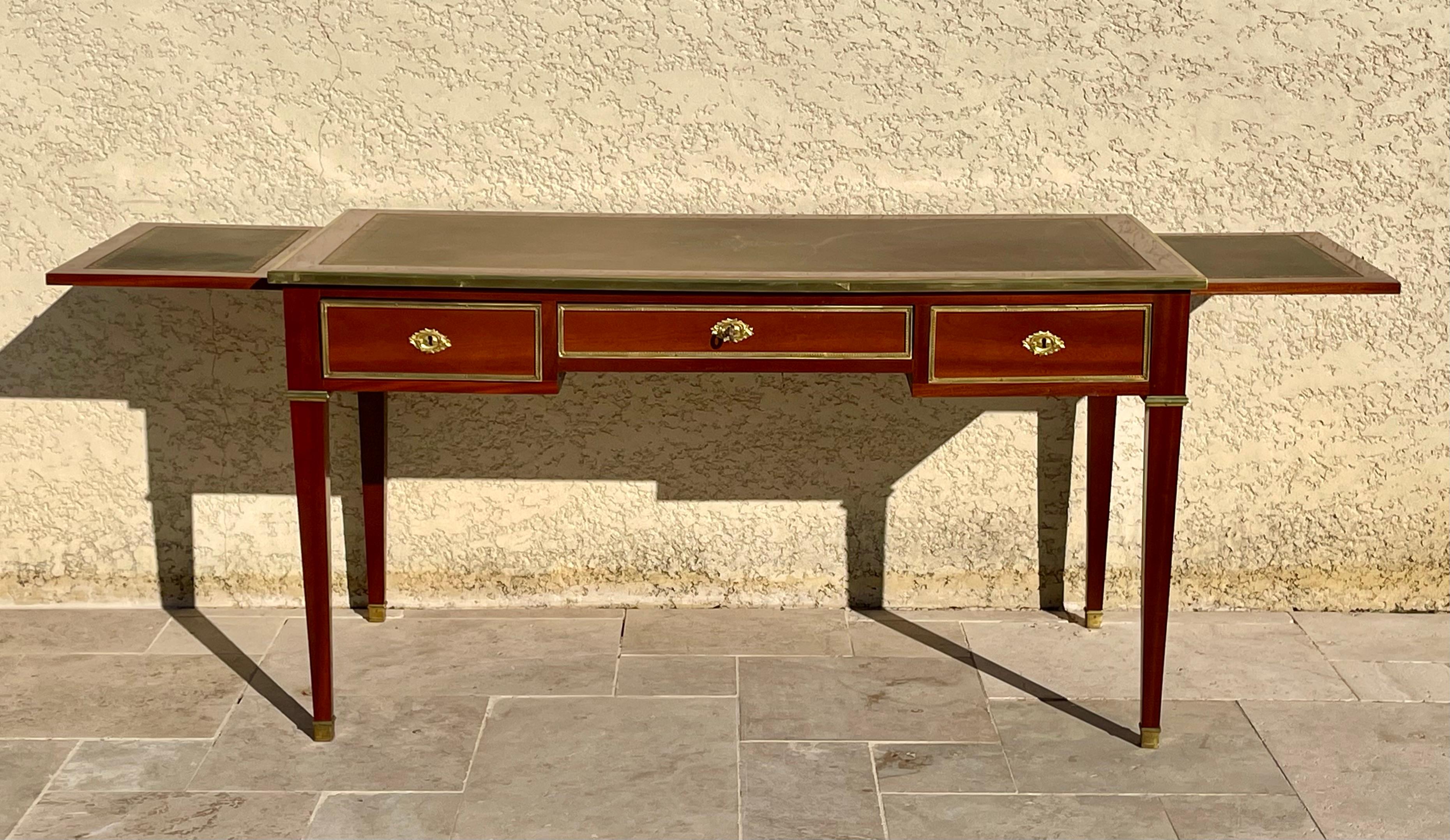 Louis XVI Style Middle Flat Desk in vendita 2