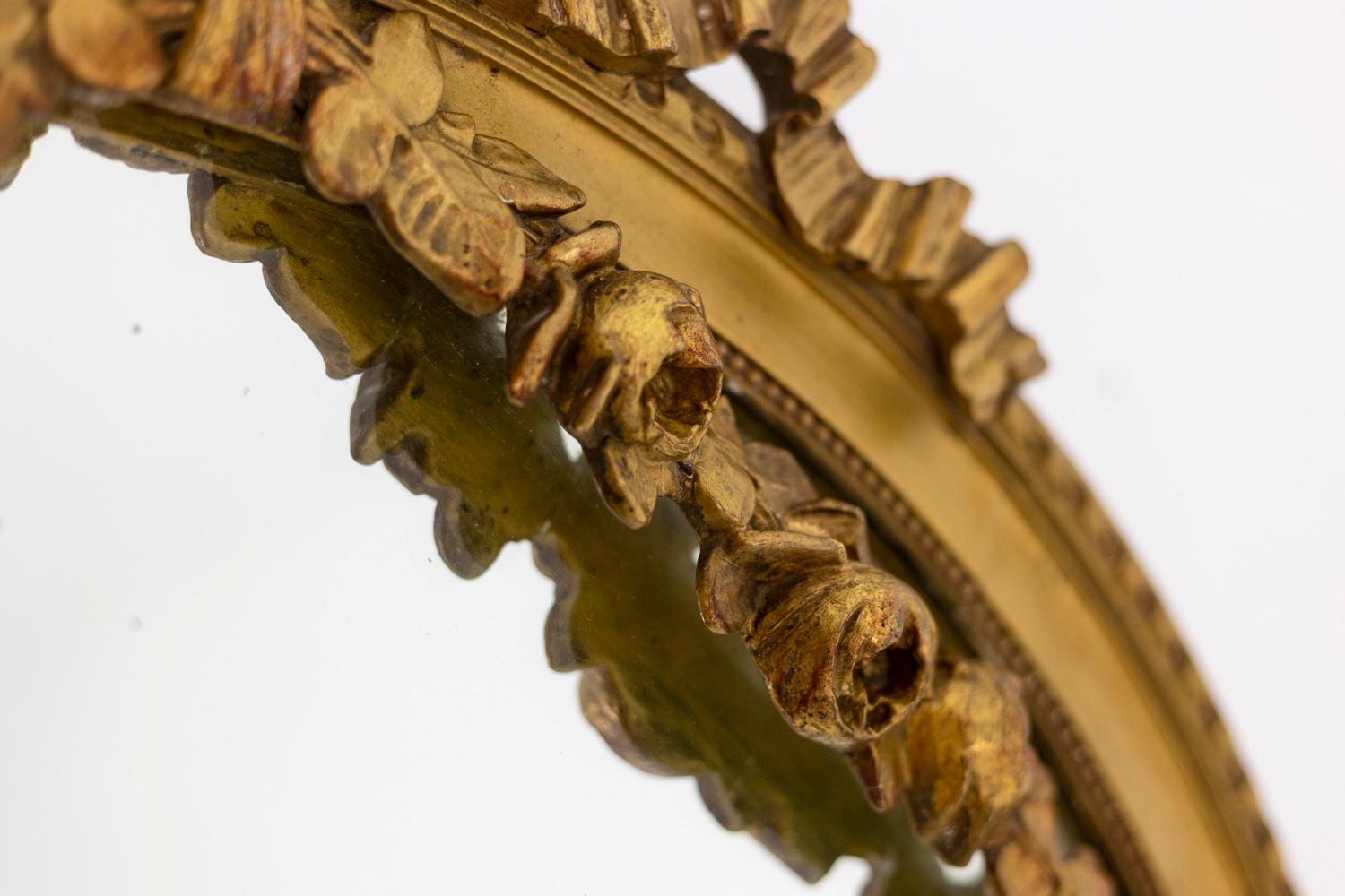 Spiegel im Louis-XVI-Stil aus vergoldetem und geschnitztem Holz, um 1880 (18. Jahrhundert und früher) im Angebot