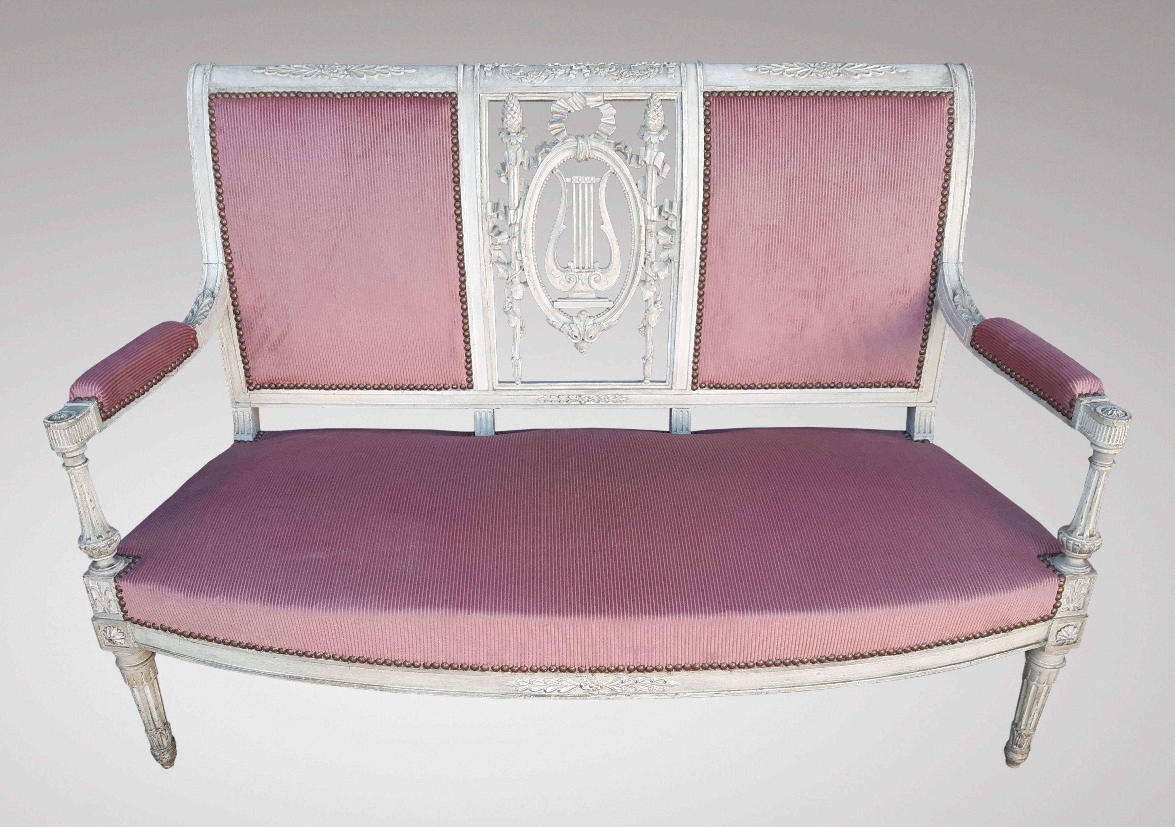 Louis XVI style living room, including a pair of armchairs and a bench.
Backrest carved with a pretty ribbon, the central backrest of the bench is hollowed out with a lyre decoration in a medallion.
Round section fluted sheathed feet.
Old pink