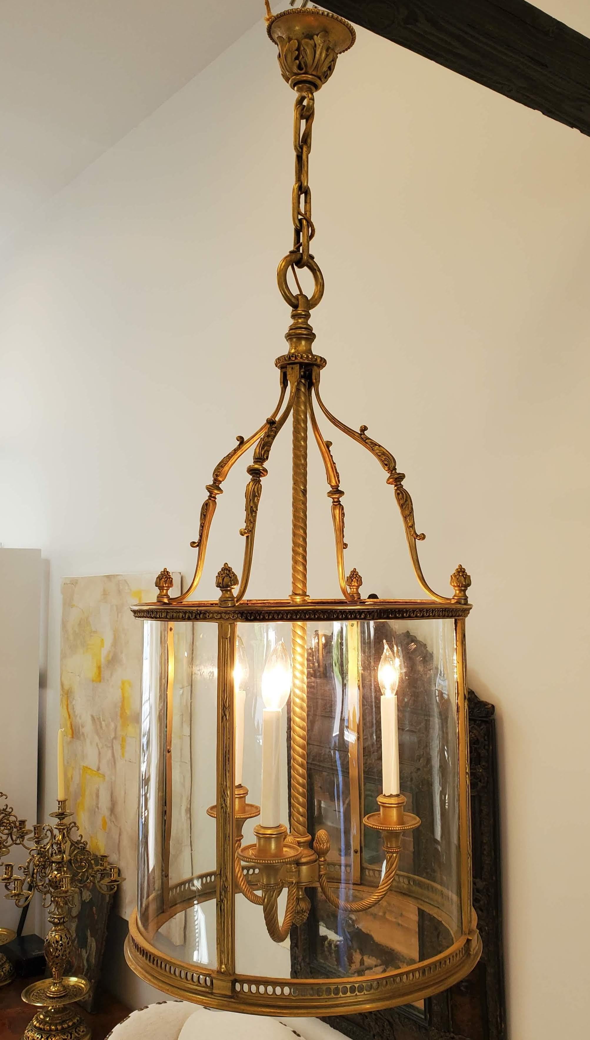 Fine quality Louis XVI style interior lantern adds the perfect touch of class to a hallway or entryway. Large proportions made of gilt bronze with neoclassical architectural details and curved glass panes.
France, circa 1940.
Measures: 44
