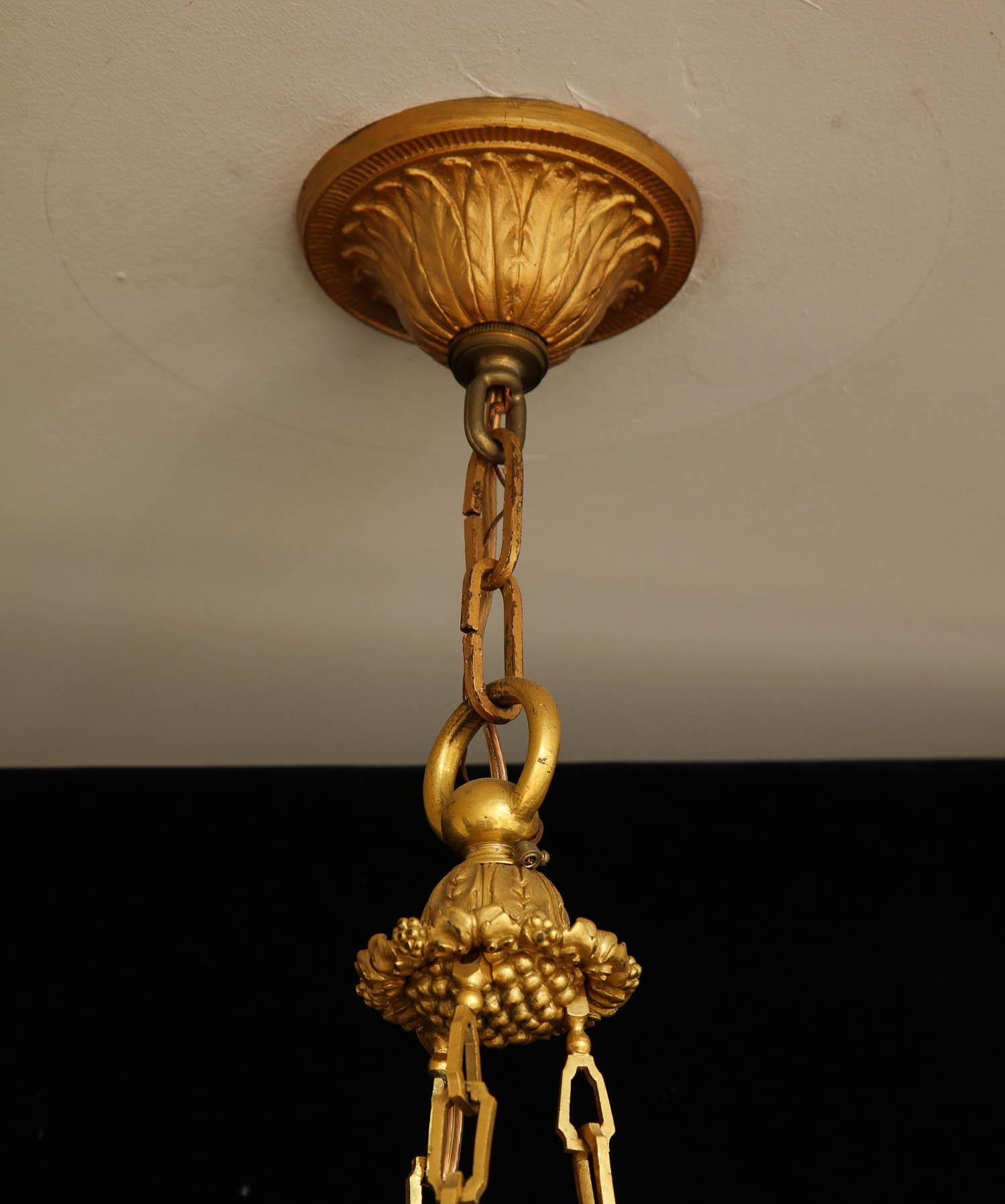 Lustre à 6 lumières de style néoclassique Louis XVI en bronze doré par Alfred Beurdeley en vente 3