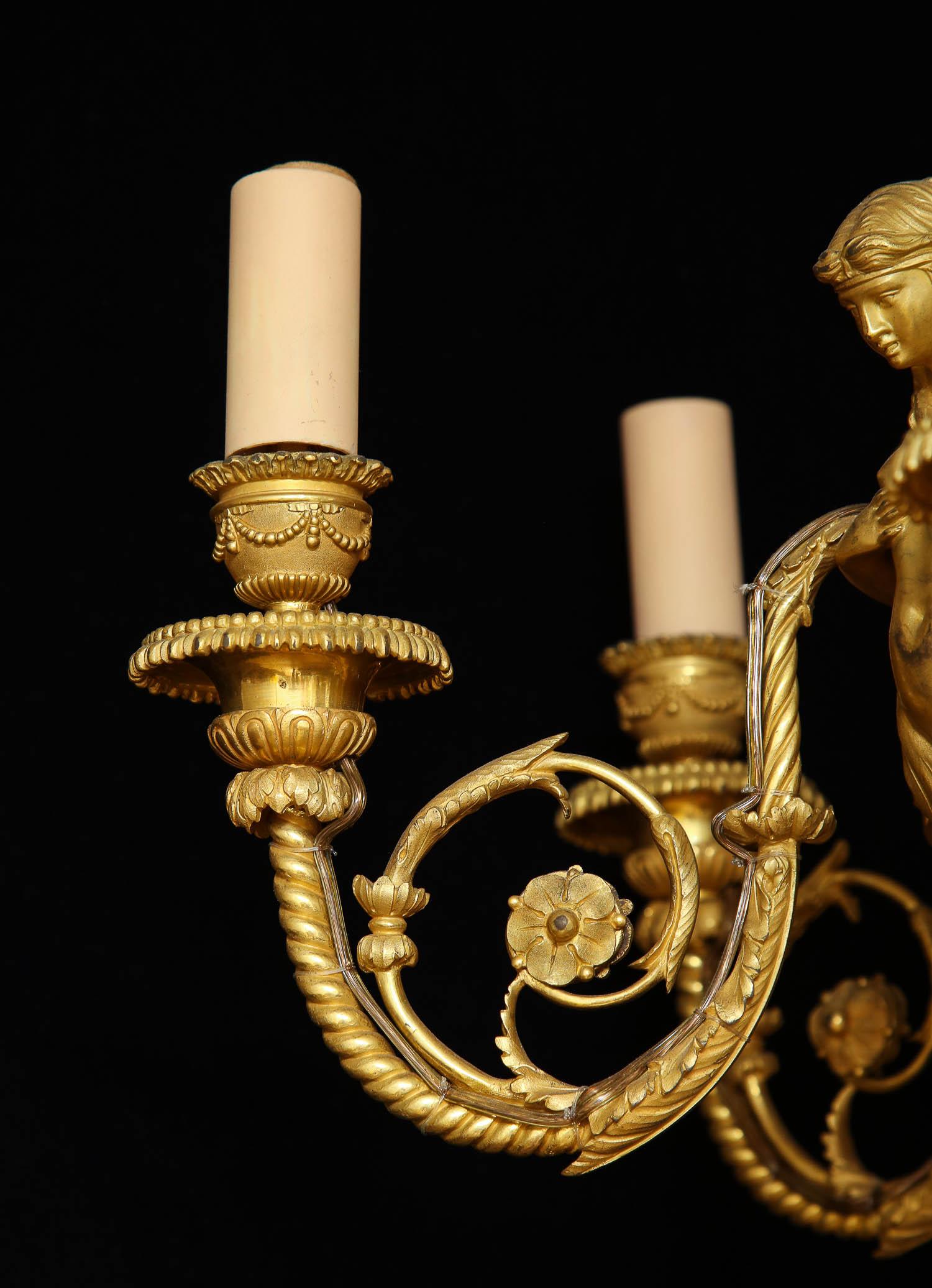 Doré Lustre à 6 lumières de style néoclassique Louis XVI en bronze doré par Alfred Beurdeley en vente