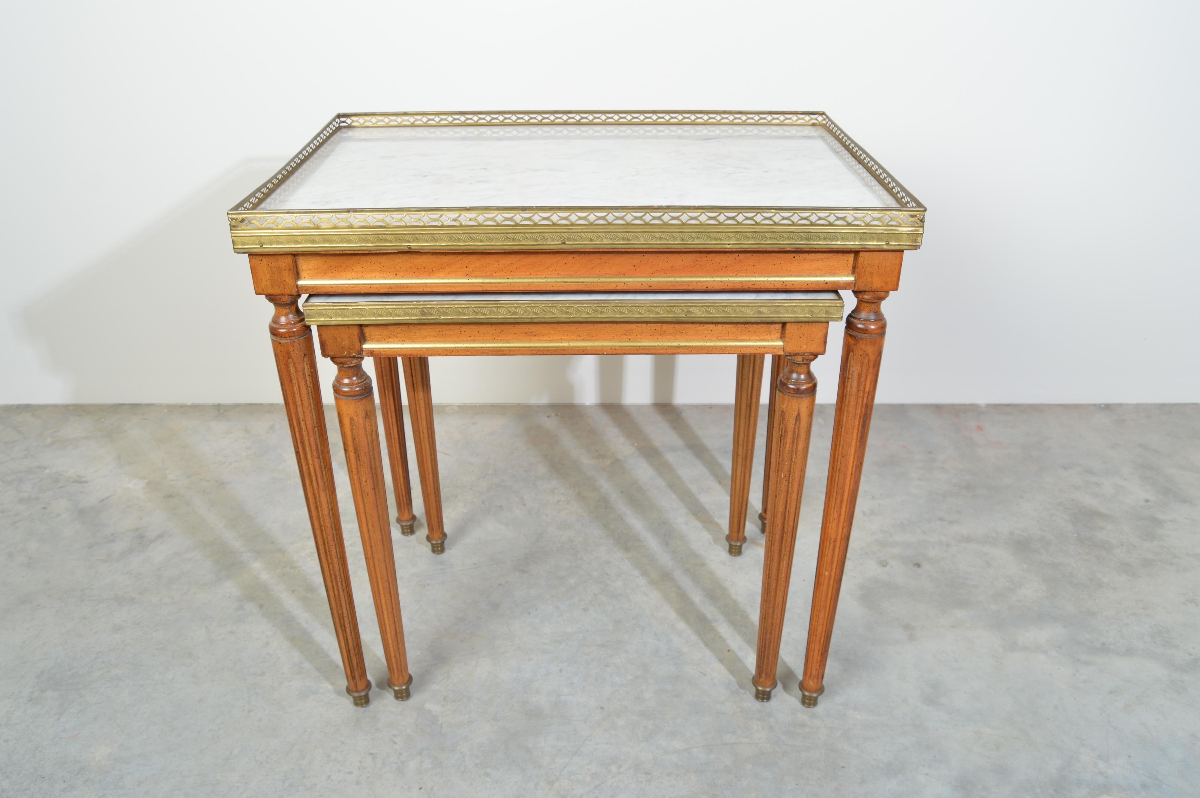 Louis XVI Style Nesting Tables in Mahogany & Carrara Marble with Brass Gallery In Good Condition In Southampton, NJ