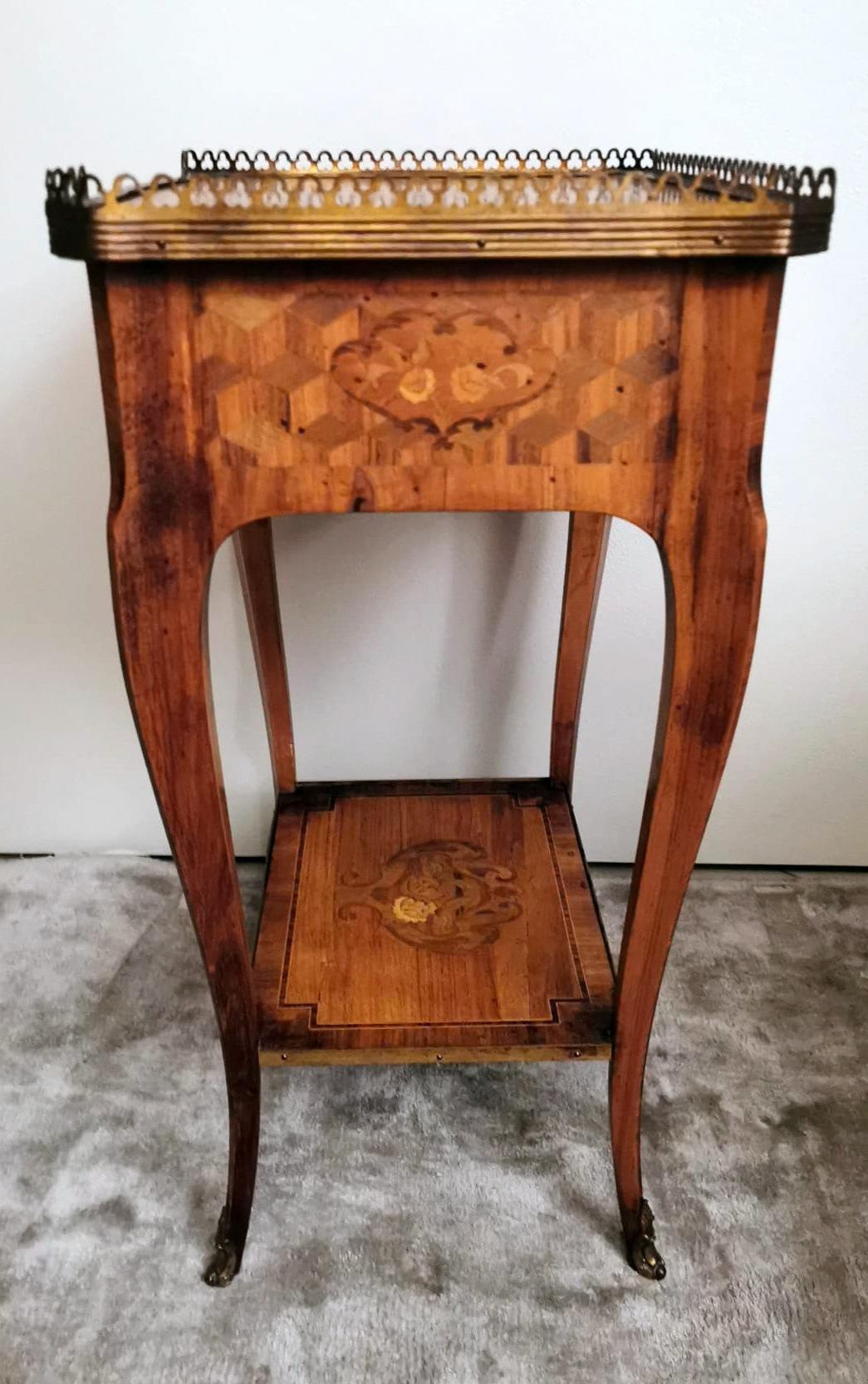 Louis XVI Style Nightstand in Walnut with Legs and Drawer For Sale 8