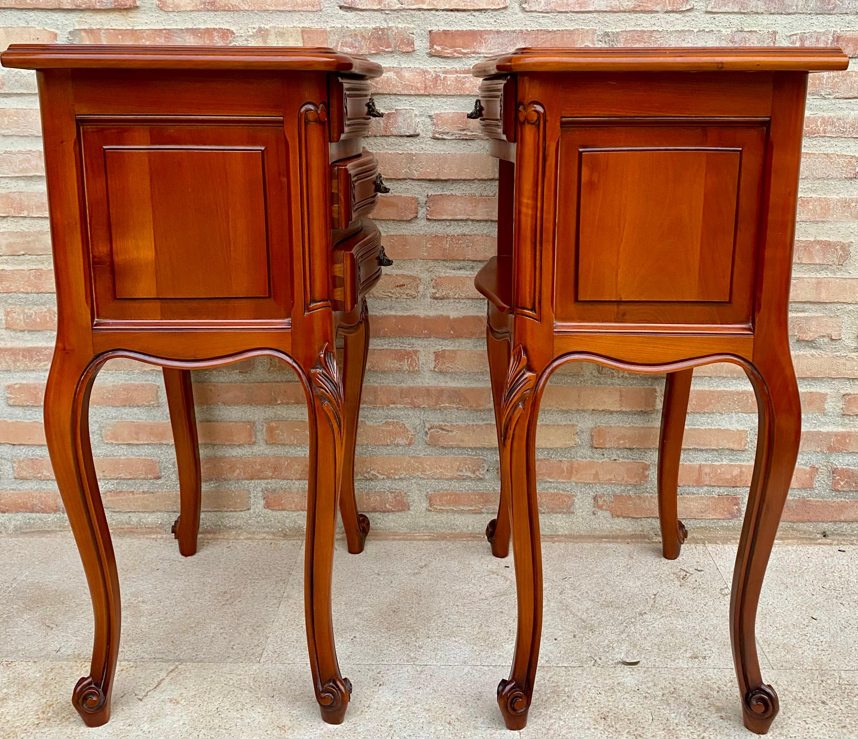 Tables de nuit de style Louis XVI avec tiroirs et pieds cabriole, années 1960, lot de 2 en vente 5