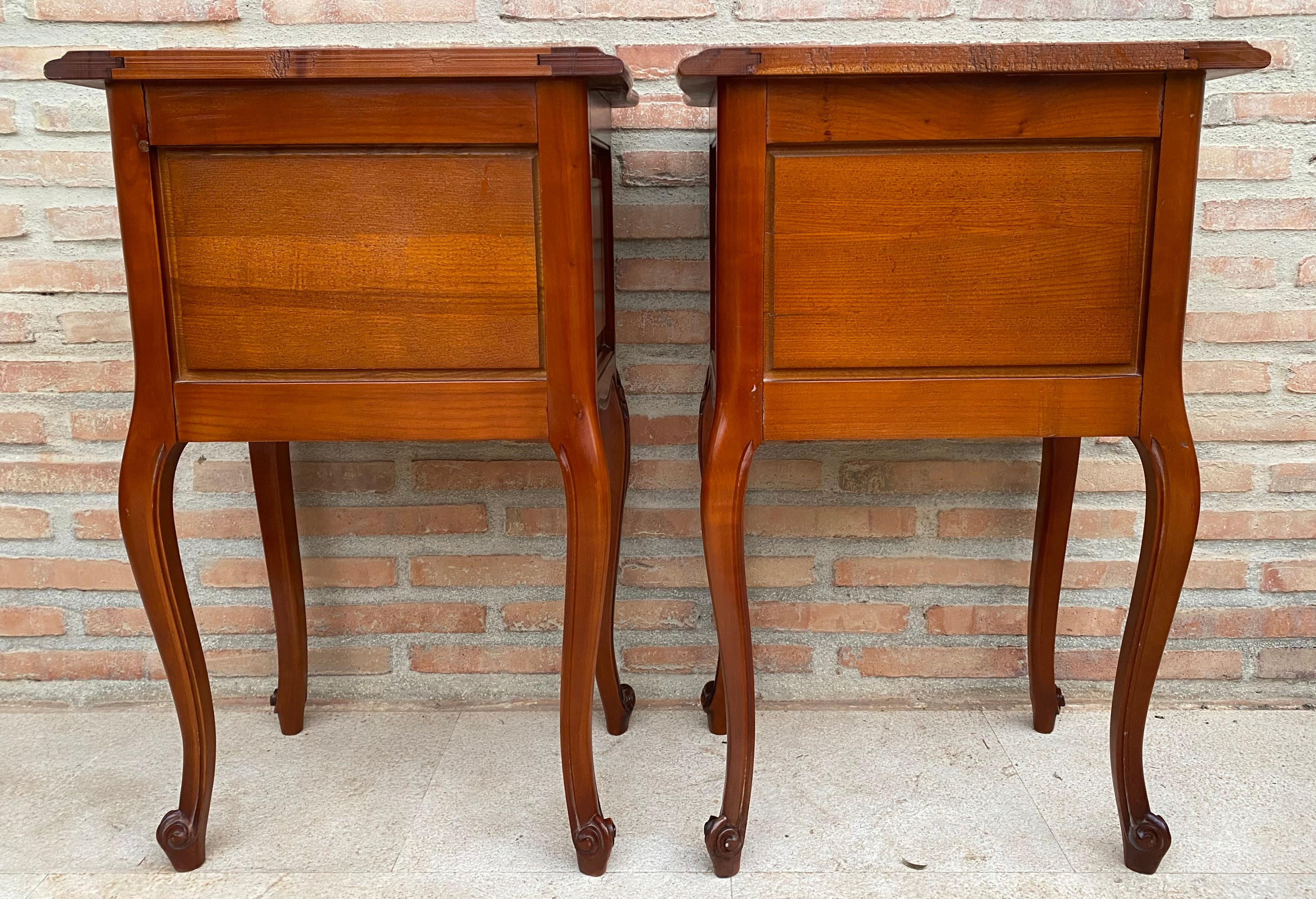 Tables de nuit de style Louis XVI avec tiroirs et pieds cabriole, années 1960, lot de 2 en vente 6