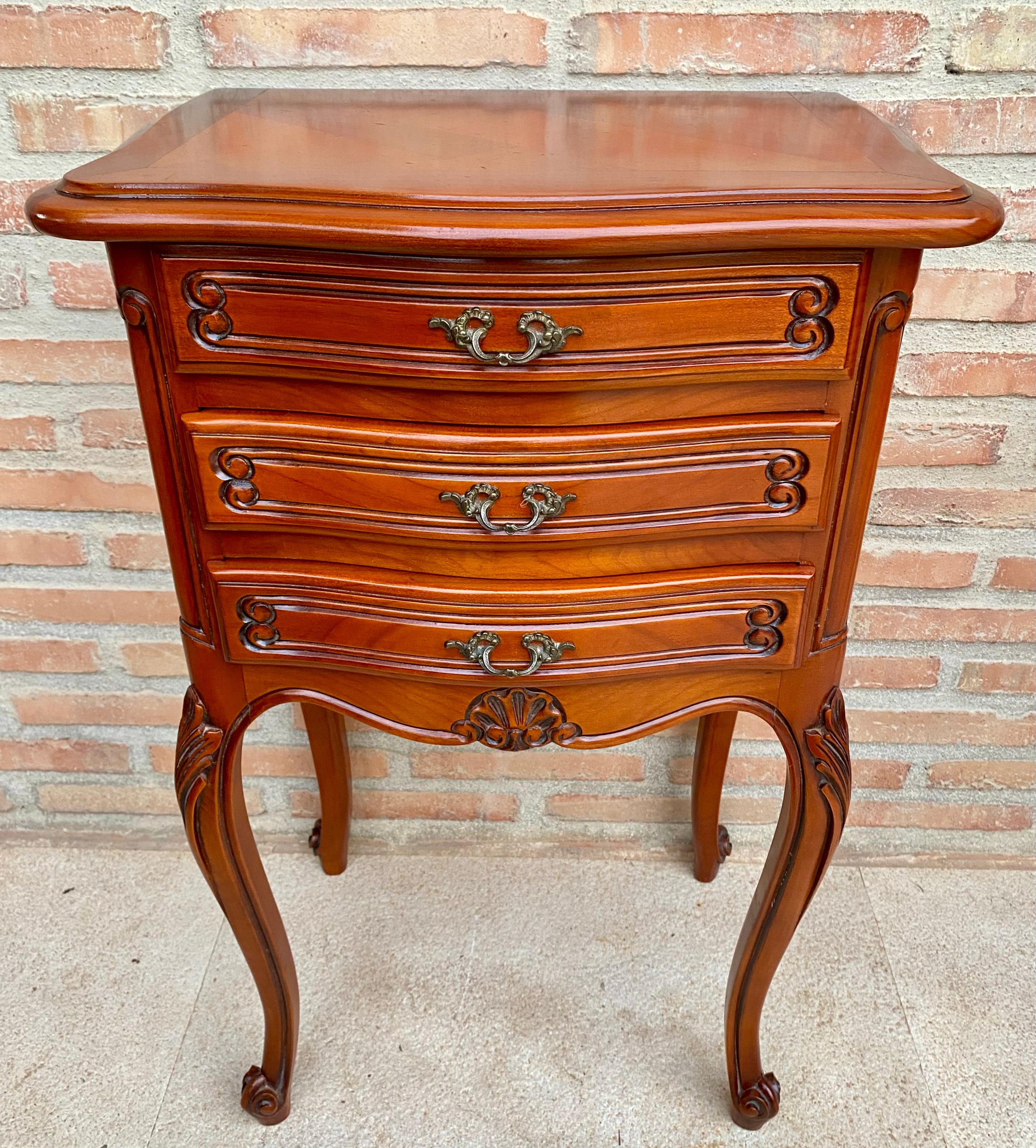 Tables de nuit de style Louis XVI avec tiroirs et pieds cabriole, années 1960, lot de 2 en vente 2