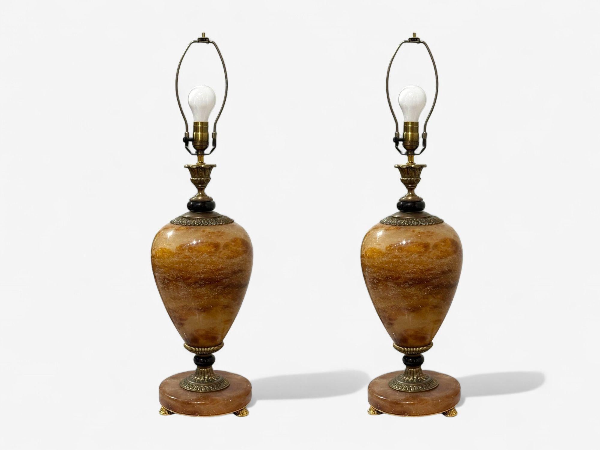 Louis XVI Stil, Onyx, Bronze, Tischlampen, Frankreich, 1930er Jahre (Louis XVI.) im Angebot