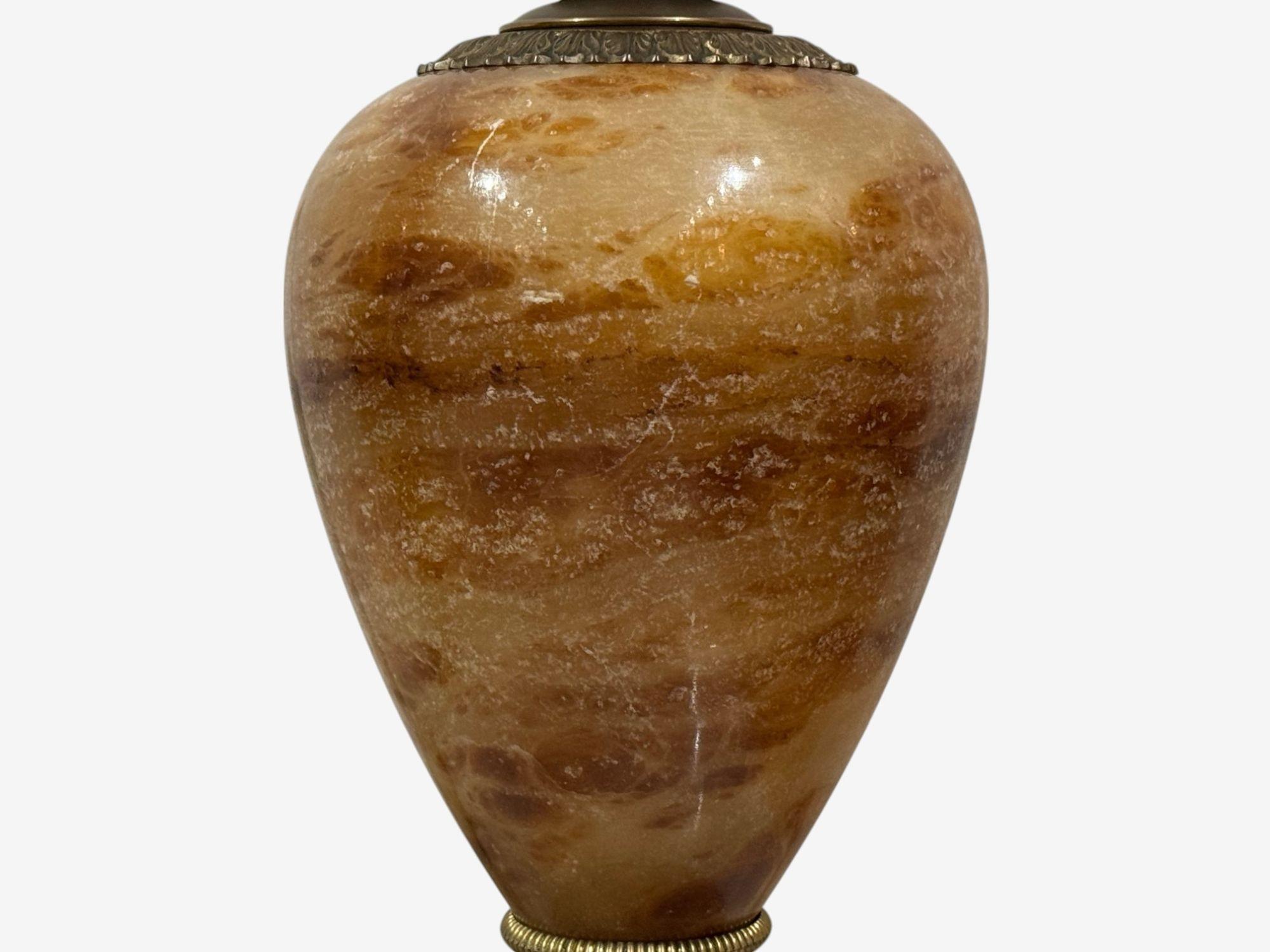 Louis XVI Stil, Onyx, Bronze, Tischlampen, Frankreich, 1930er Jahre (Mitte des 20. Jahrhunderts) im Angebot