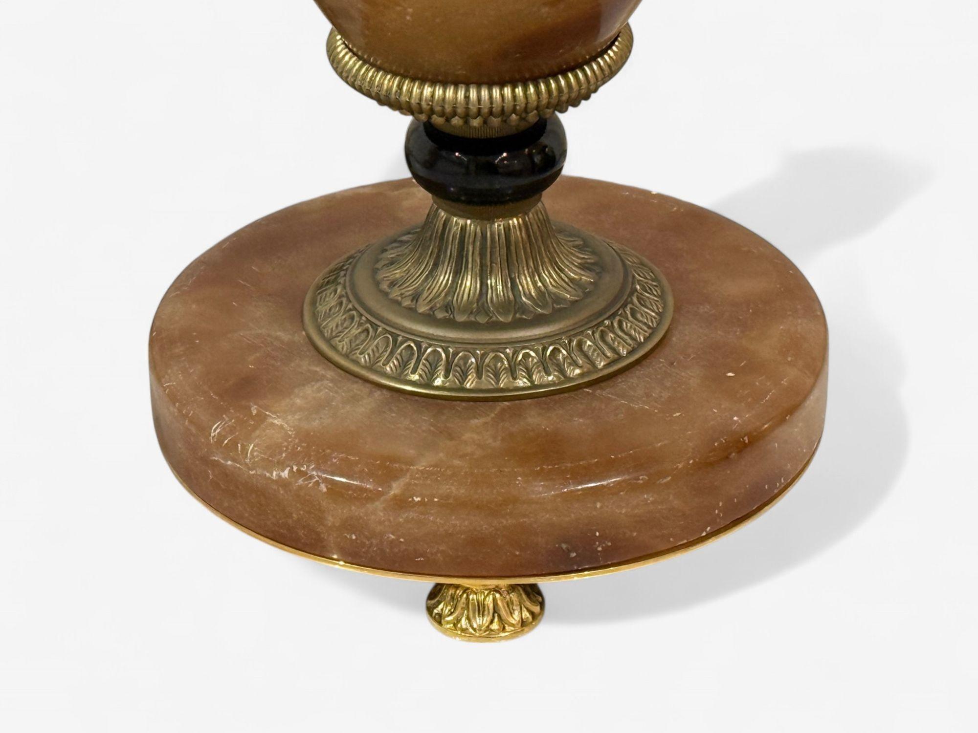 Louis XVI Stil, Onyx, Bronze, Tischlampen, Frankreich, 1930er Jahre im Angebot 1