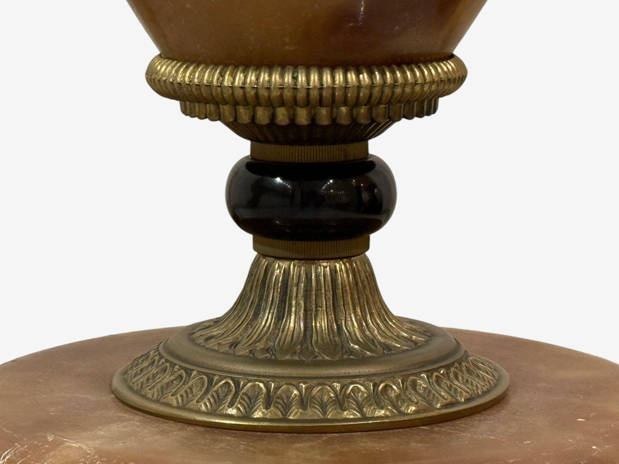 Louis XVI Stil, Onyx, Bronze, Tischlampen, Frankreich, 1930er Jahre im Angebot 3