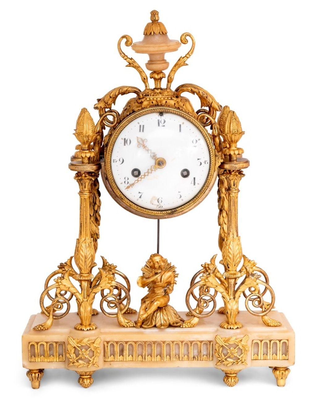 XIXe siècle Pendule de cheminée en bronze doré et albâtre de style Louis XVI en vente