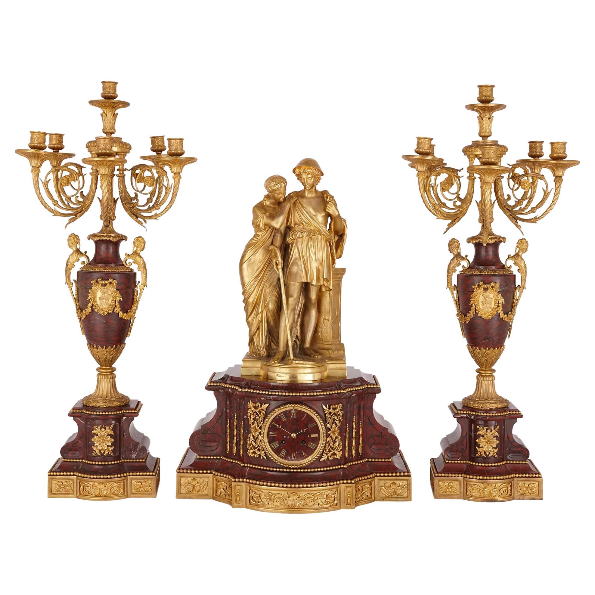 Ensemble d'horloges de style Louis XVI en bronze doré et marbre rouge griotte en vente