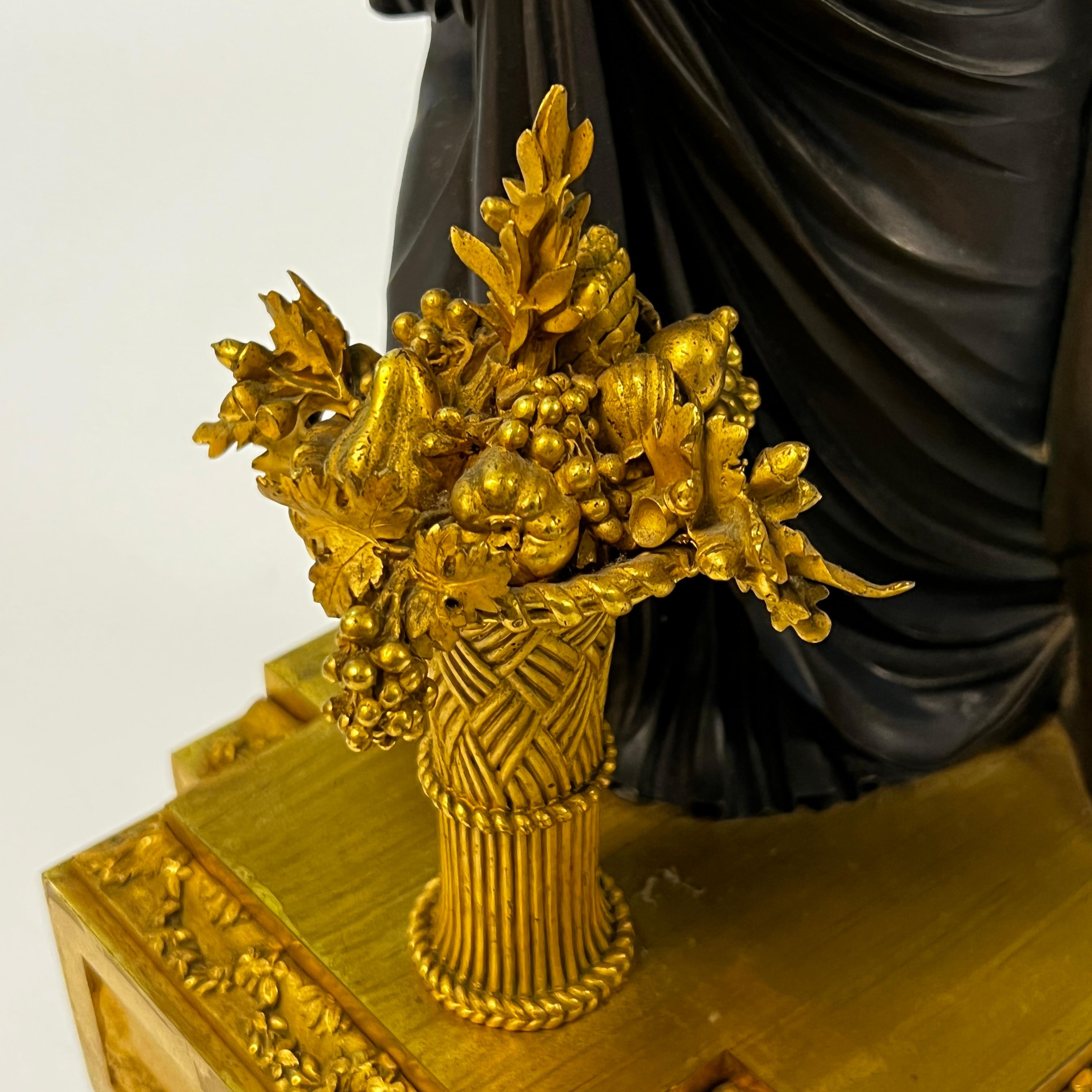 Pendule de cheminée de style Louis XVI en bronze doré d'après Louis Simon Boizot en vente 8
